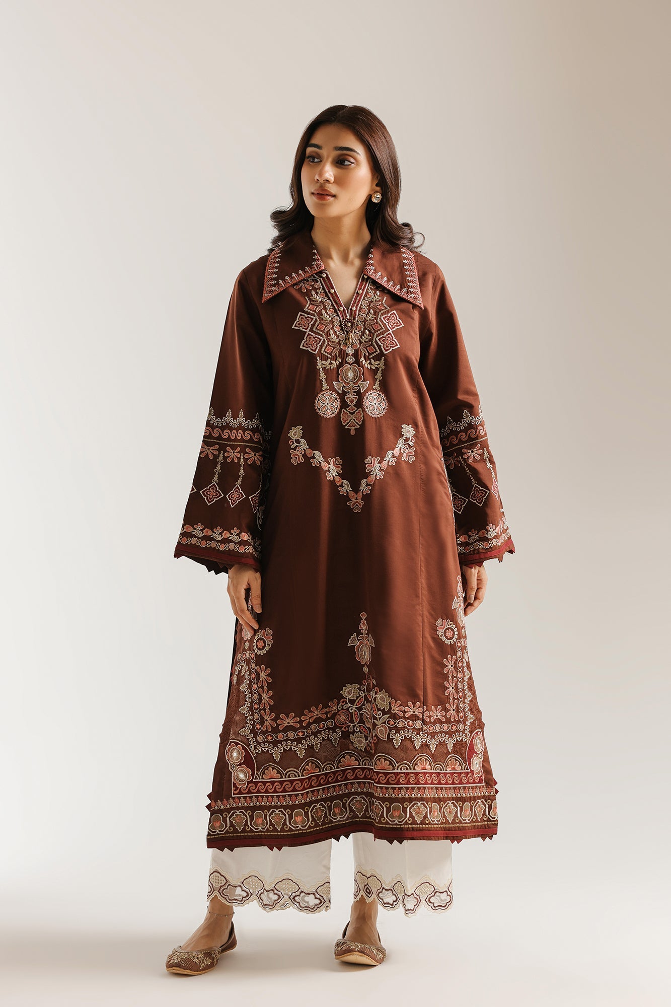 EMBROIDERED SUIT (E4473/103/802)