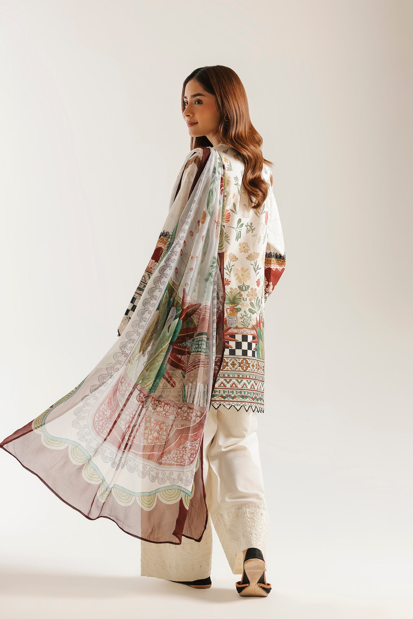 EMBROIDERED SUIT (E4476/103/002)
