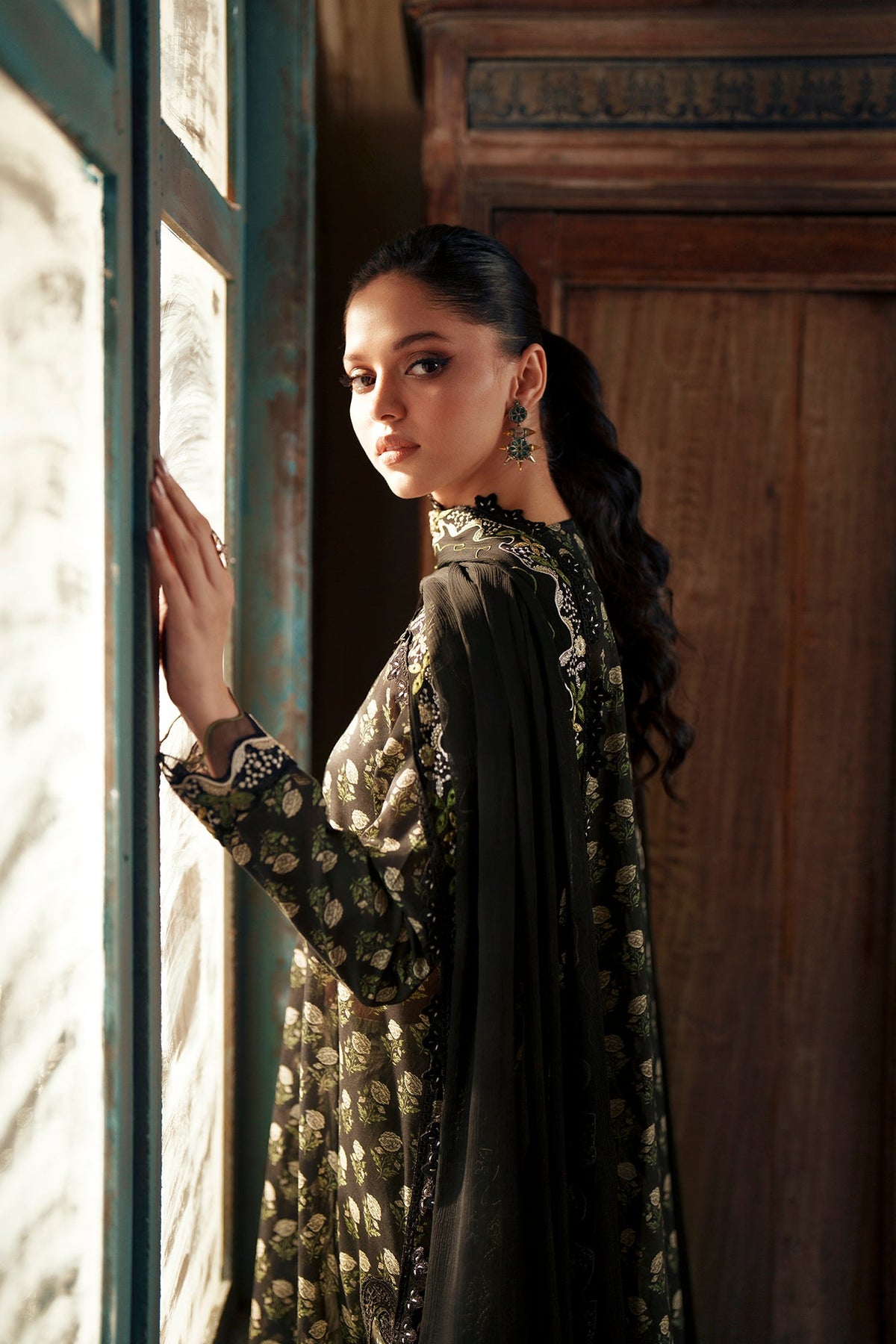 EMBROIDERED SUIT (E4477/103/902)