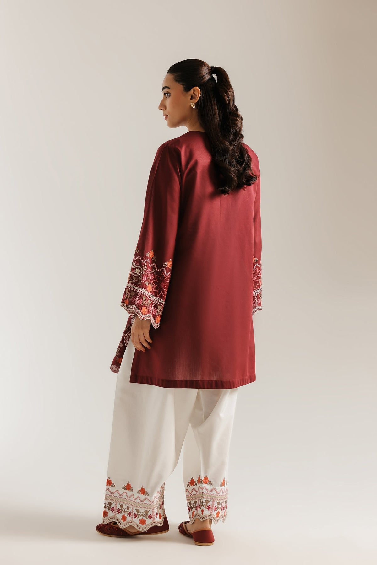EMBROIDERED SUIT (E4483/103/319)