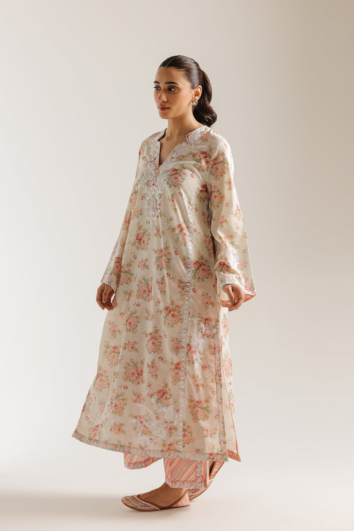 EMBROIDERED SUIT (E4489/103/005)
