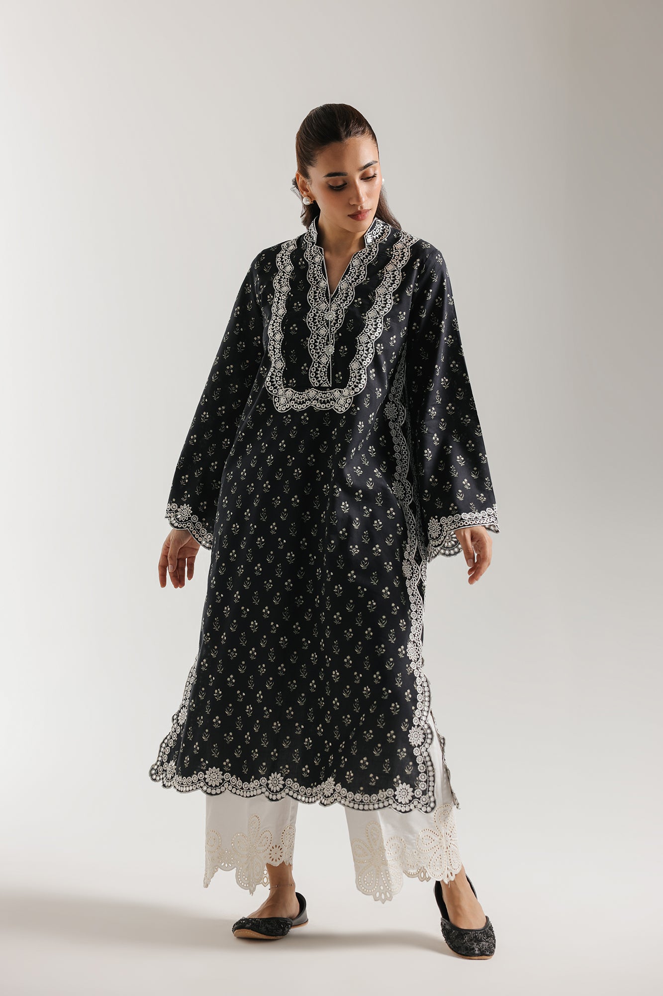 EMBROIDERED SUIT (E4493/103/902)