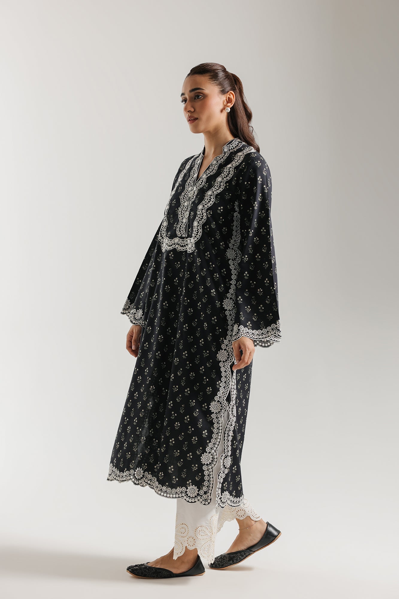 EMBROIDERED SUIT (E4493/103/902)