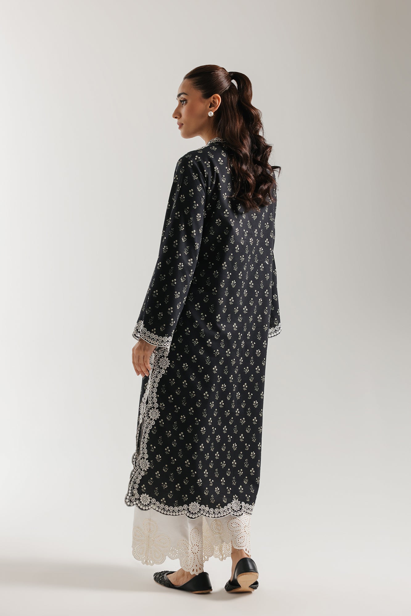 EMBROIDERED SUIT (E4493/103/902)