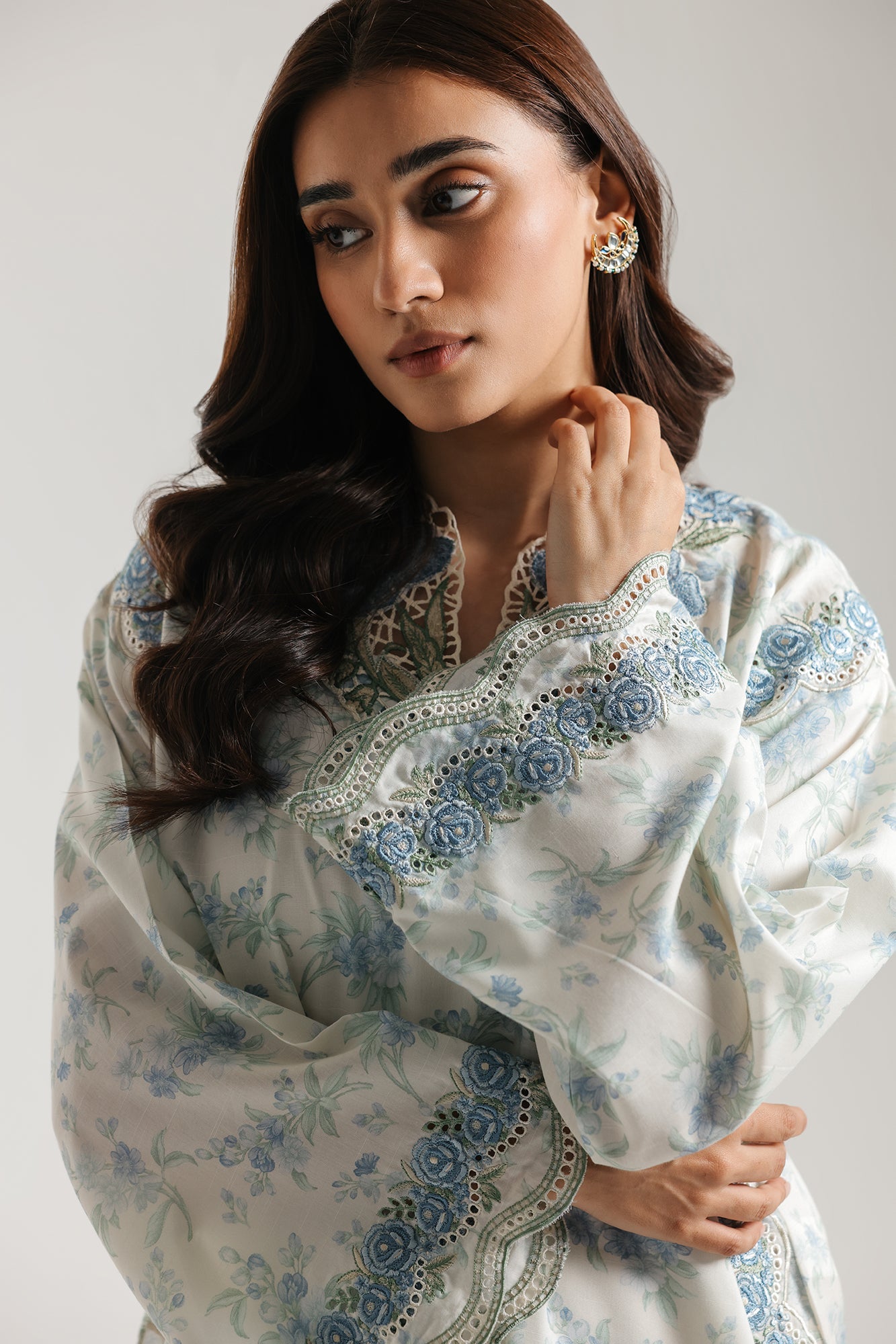EMBROIDERED SUIT (E4495/103/001)