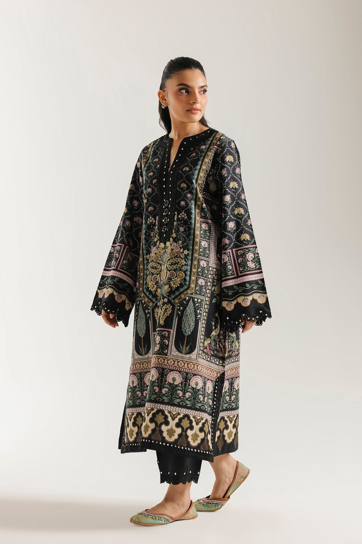 EMBROIDERED SUIT (E4498/103/902)