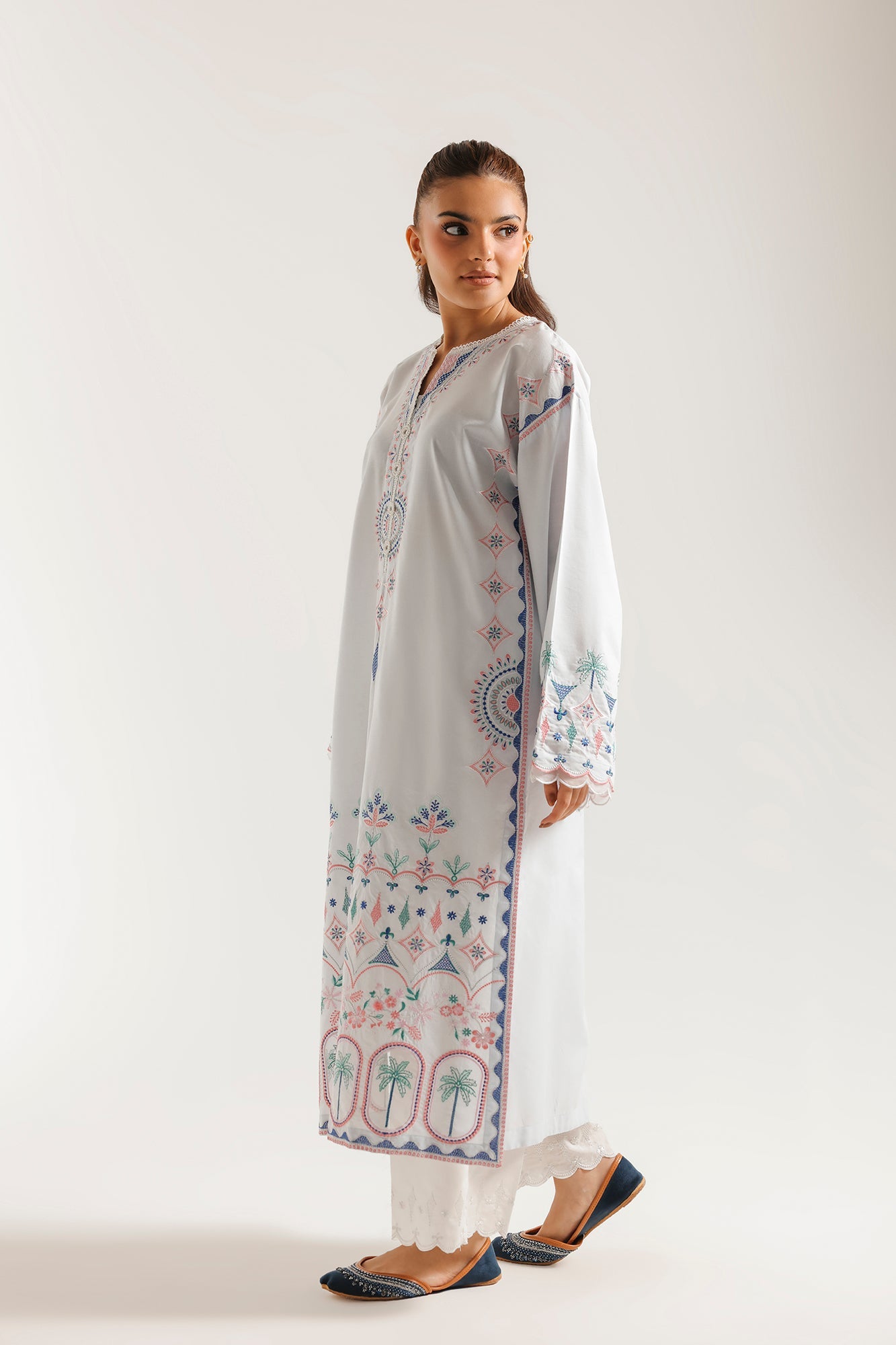 EMBROIDERED SUIT (E4506/103/617)