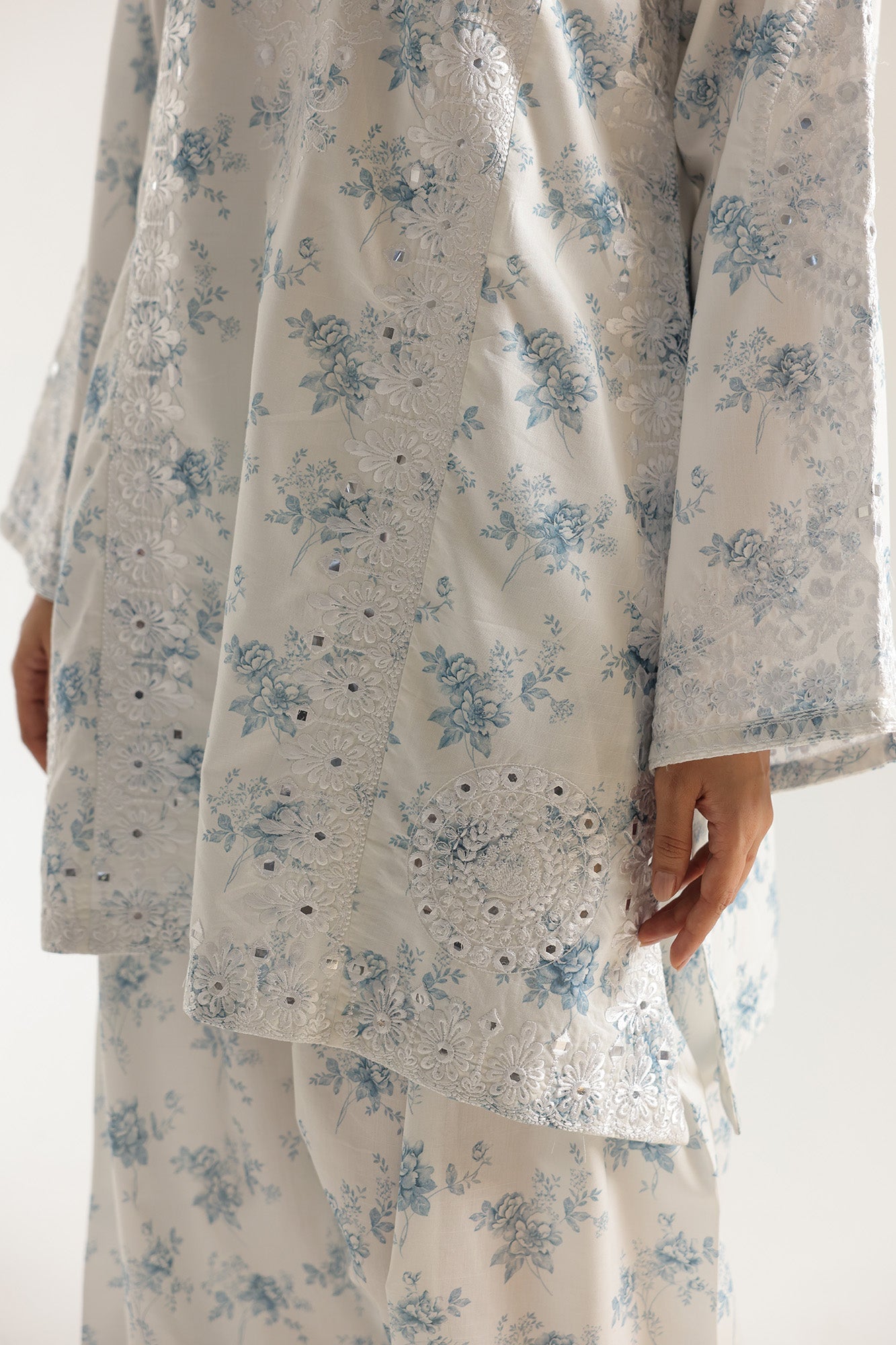 EMBROIDERED SUIT (E4509/103/003)