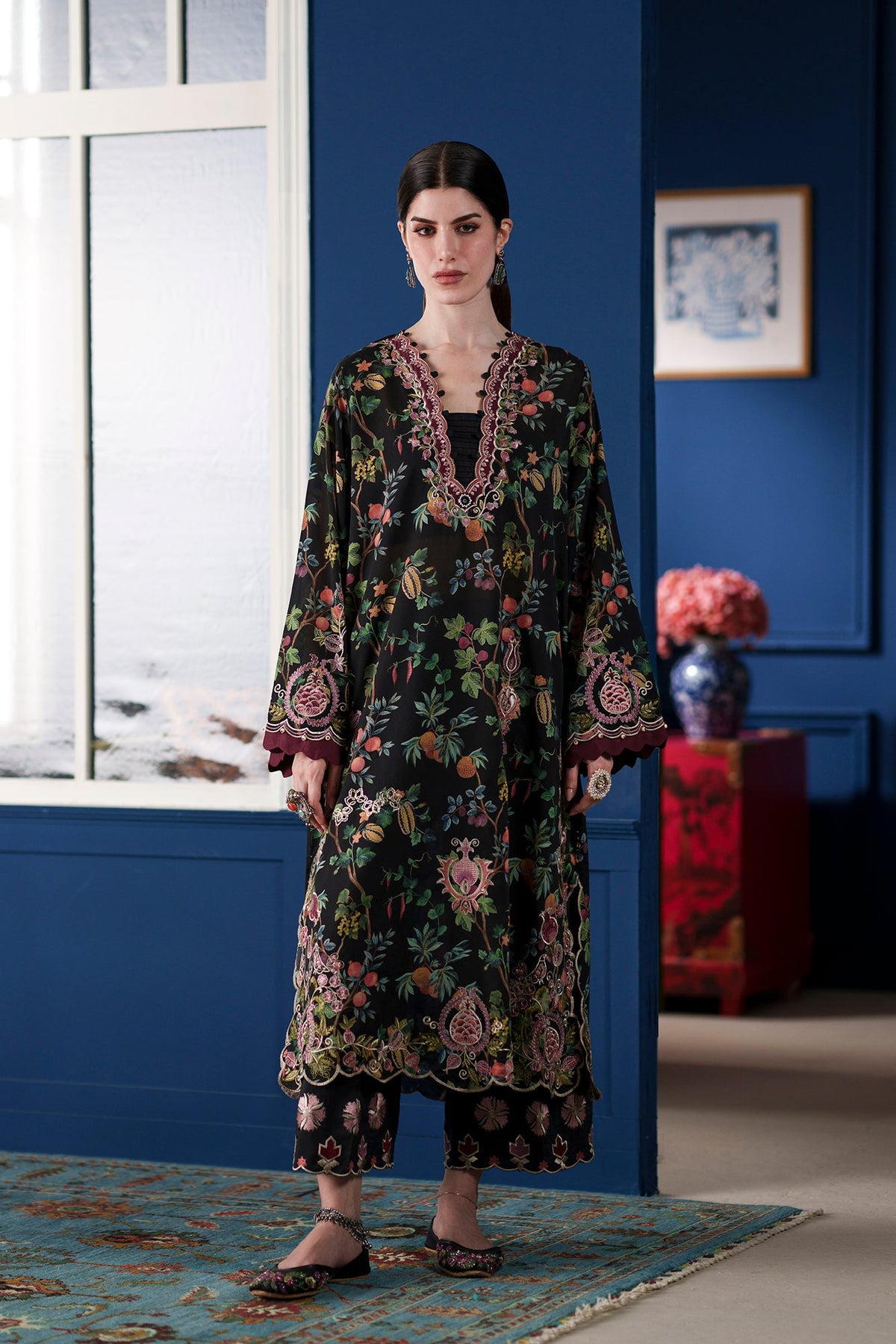 EMBROIDERED SUIT (E4522/103/902)