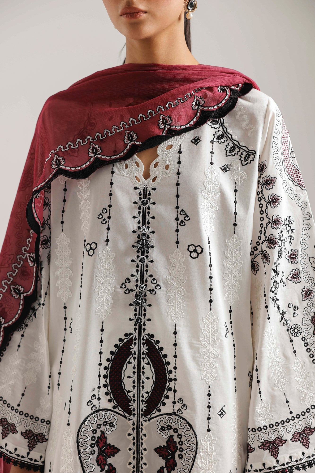 EMBROIDERED SUIT (E4543/103/003)