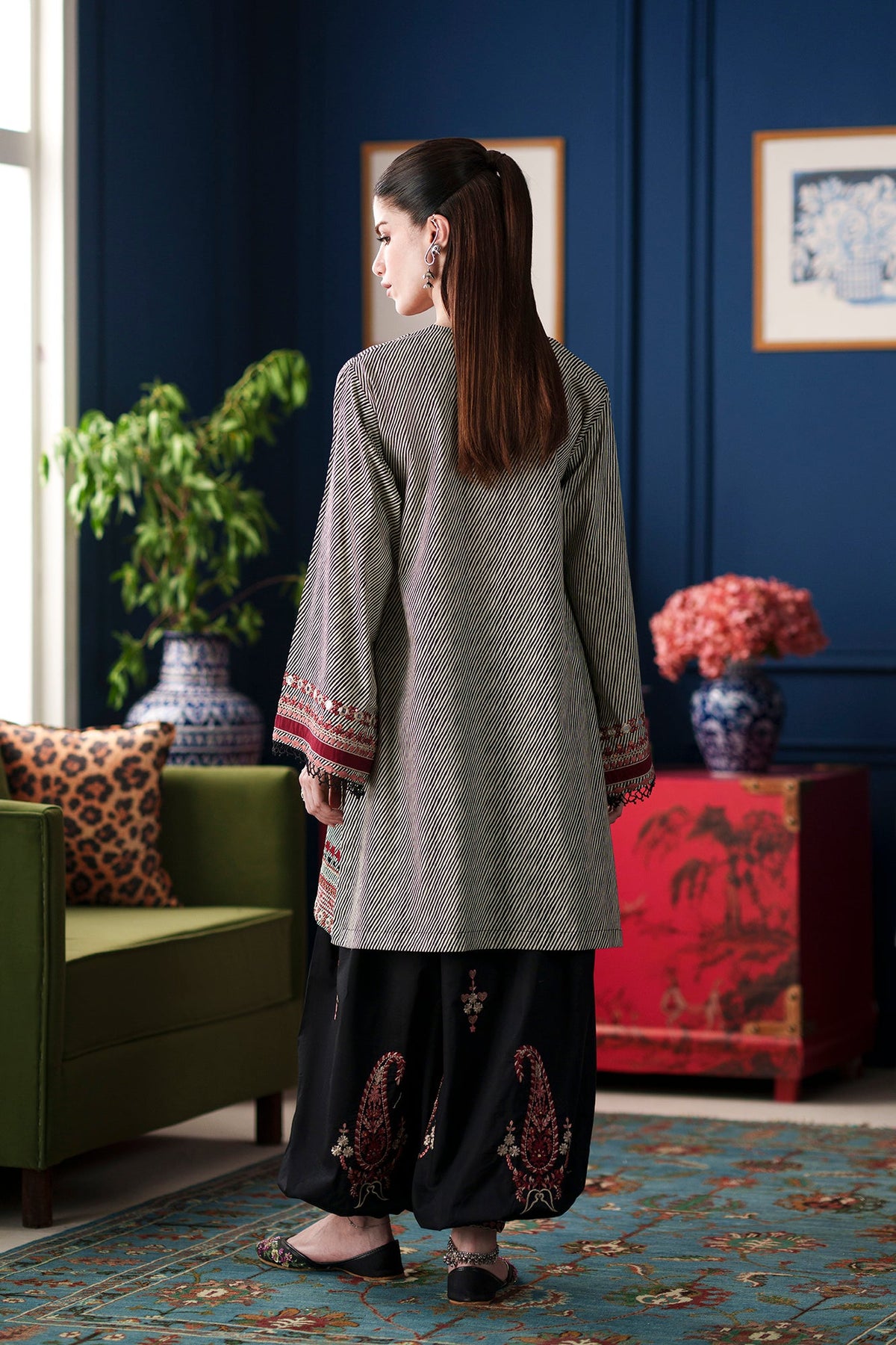 EMBROIDERED SUIT (E4546/103/005)