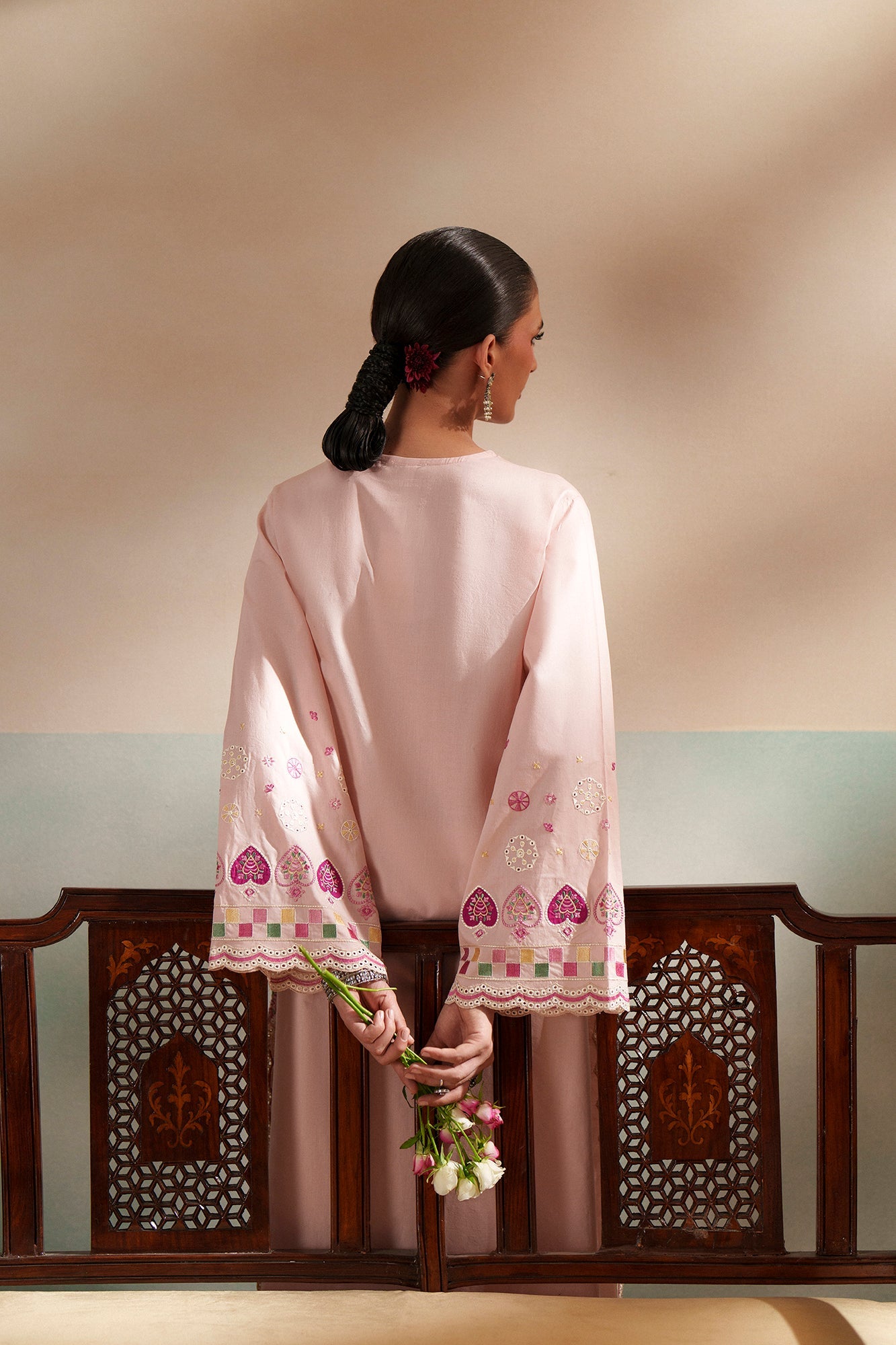 EMBROIDERED SUIT (E4547/103/328)