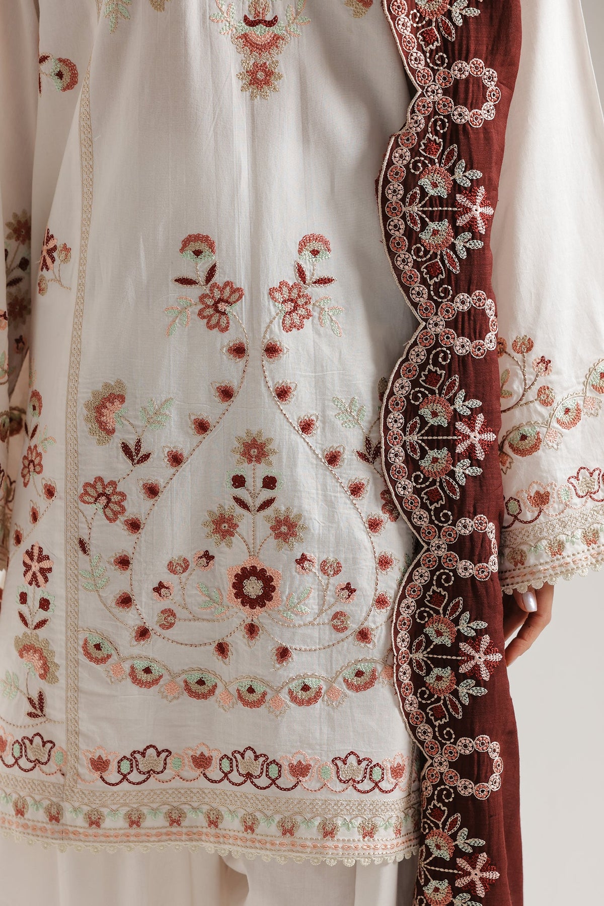 EMBROIDERED SUIT (E4550/103/002)