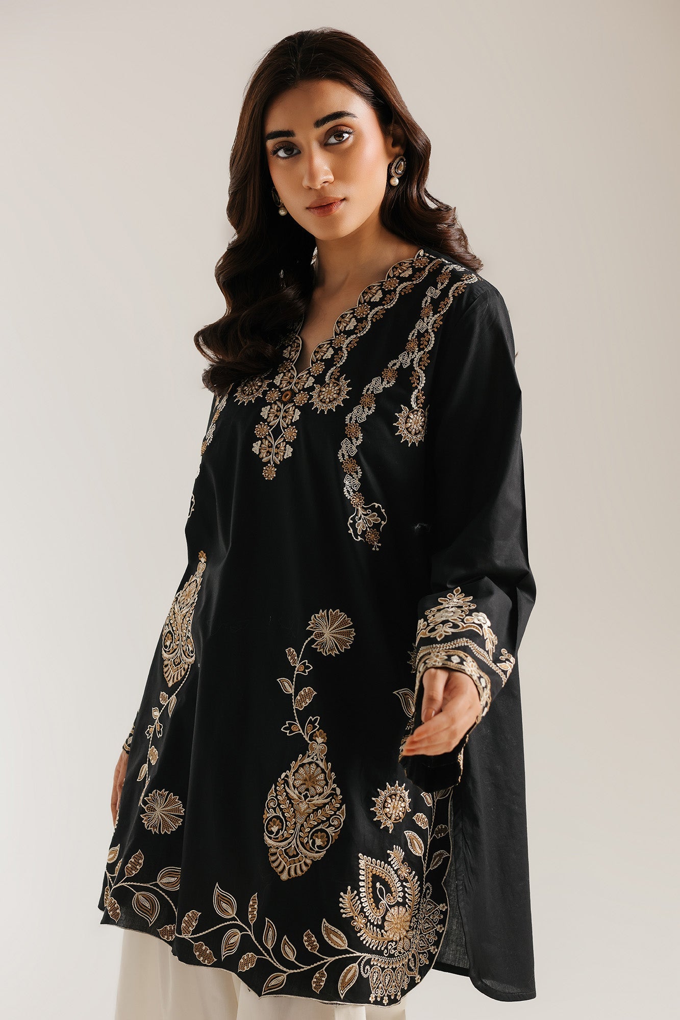 EMBROIDERED SUIT (E4552/103/901)