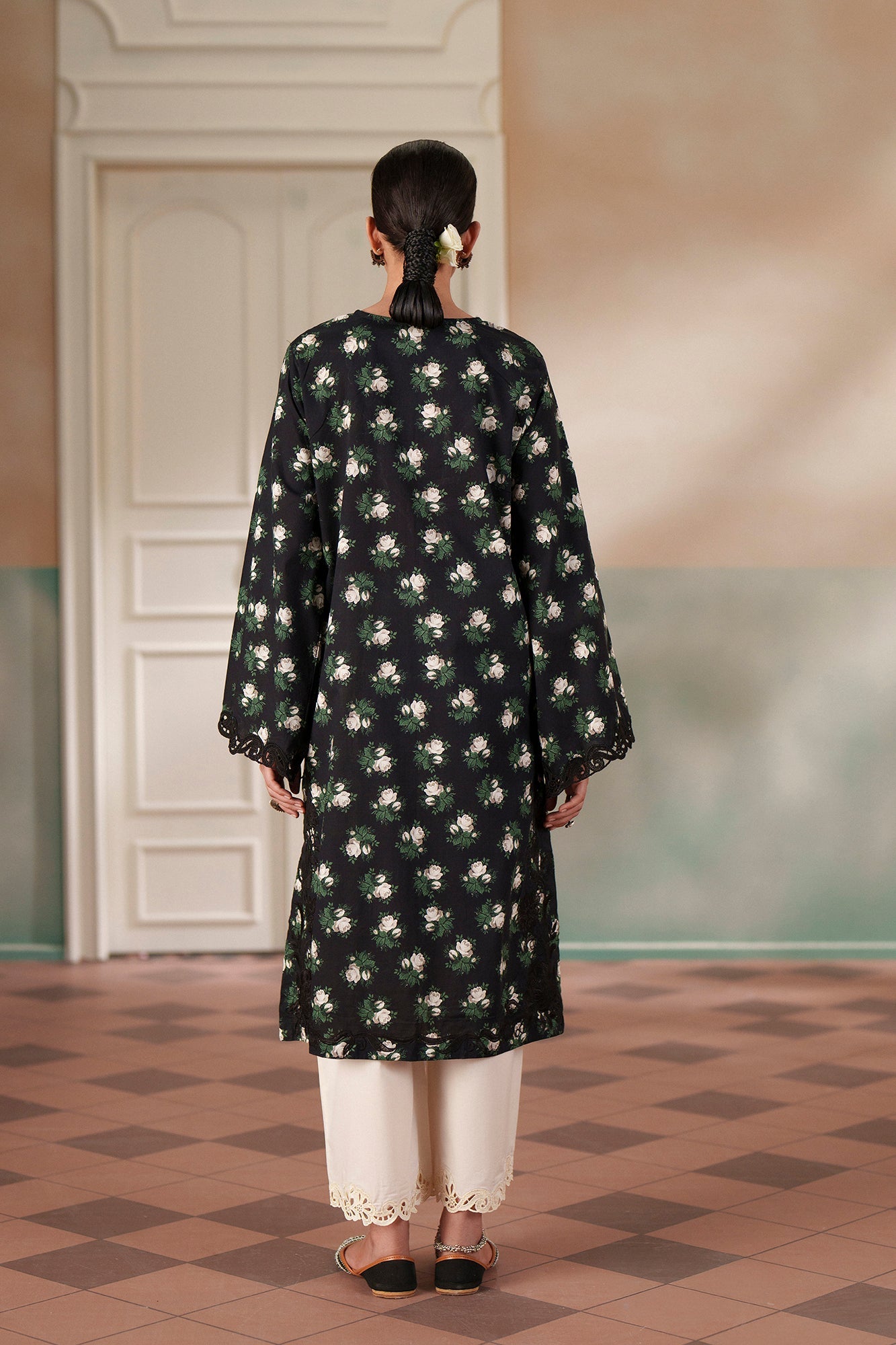 EMBROIDERED SUIT (E4554/103/901)