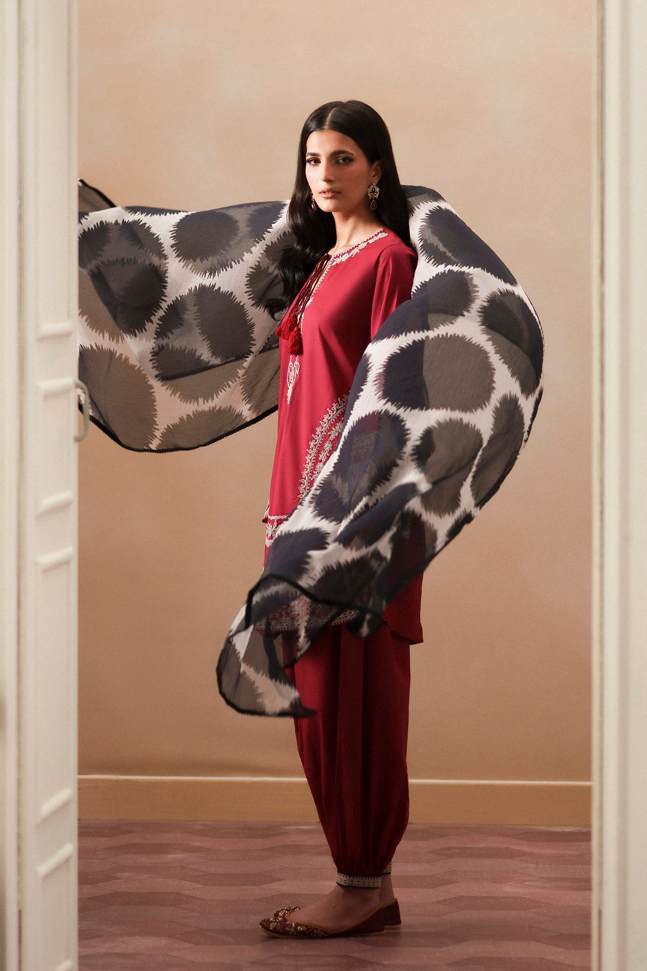 EMBROIDERED SUIT (E4600/103/416)