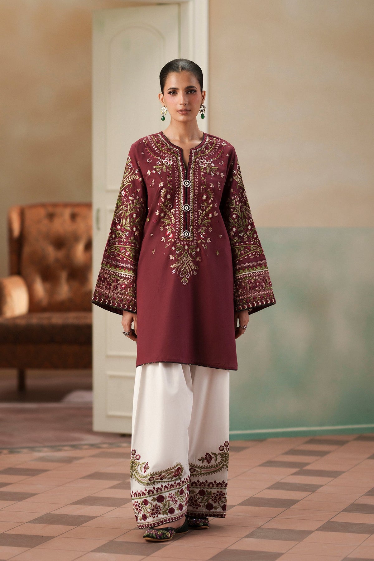 EMBROIDERED SUIT (E4605/103/402)
