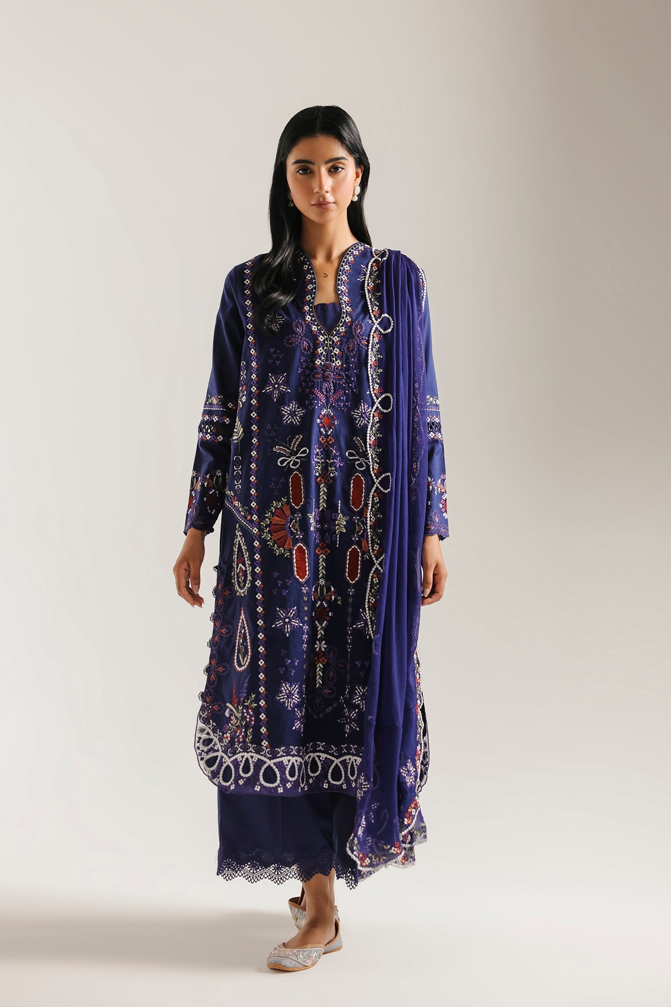 EMBROIDERED SUIT (E4608/103/623)