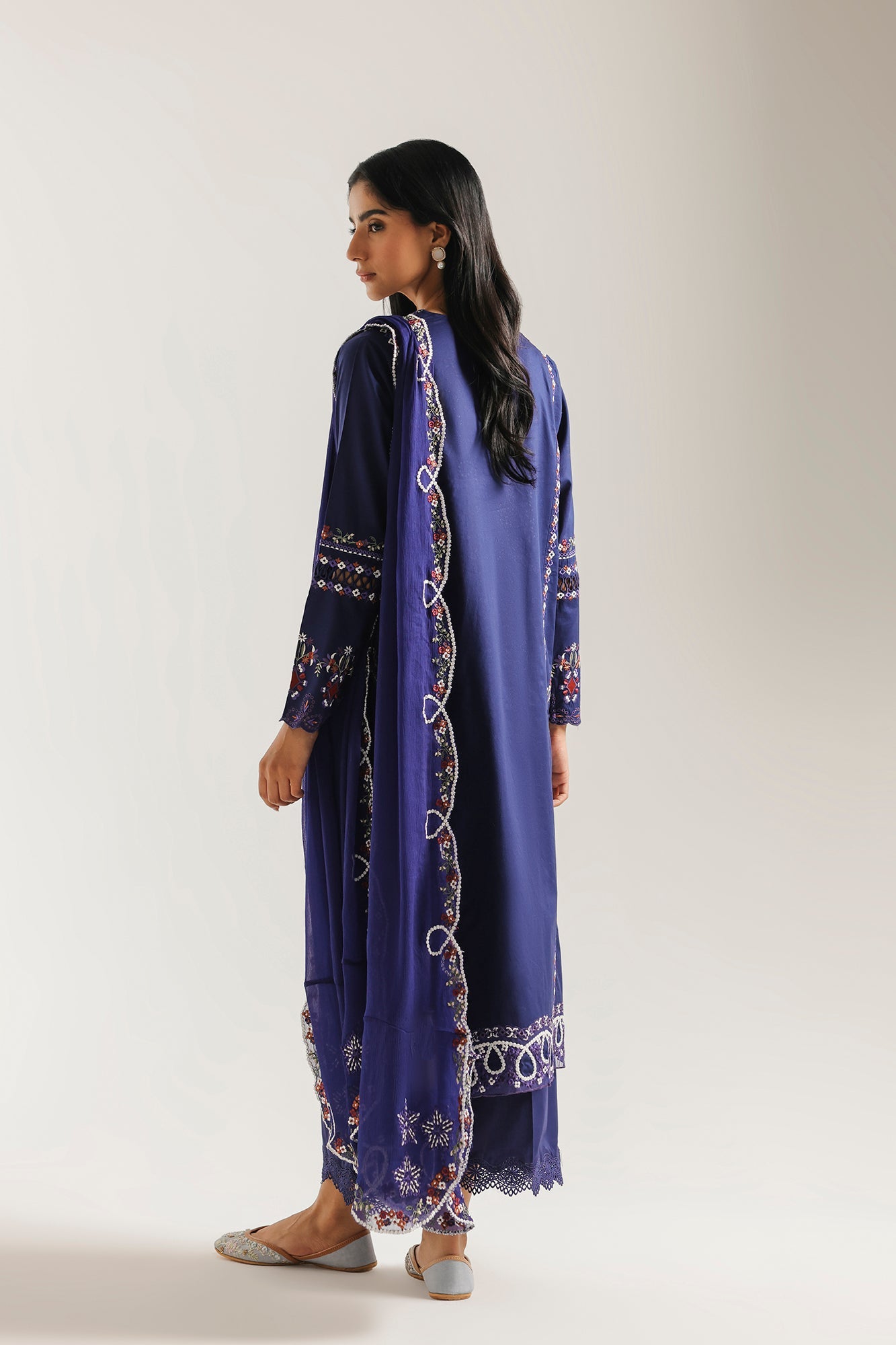EMBROIDERED SUIT (E4608/103/623)