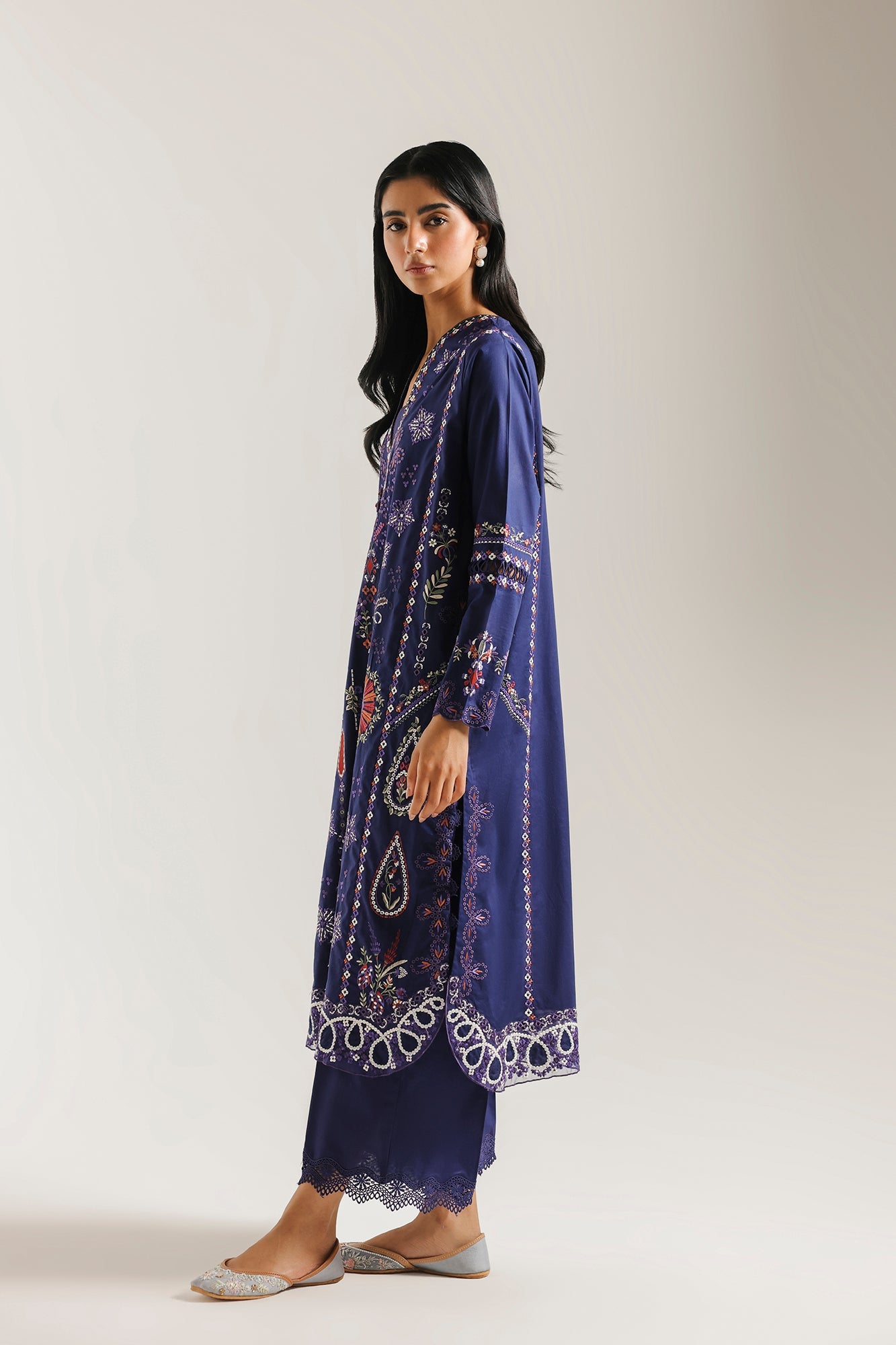 EMBROIDERED SUIT (E4608/103/623)