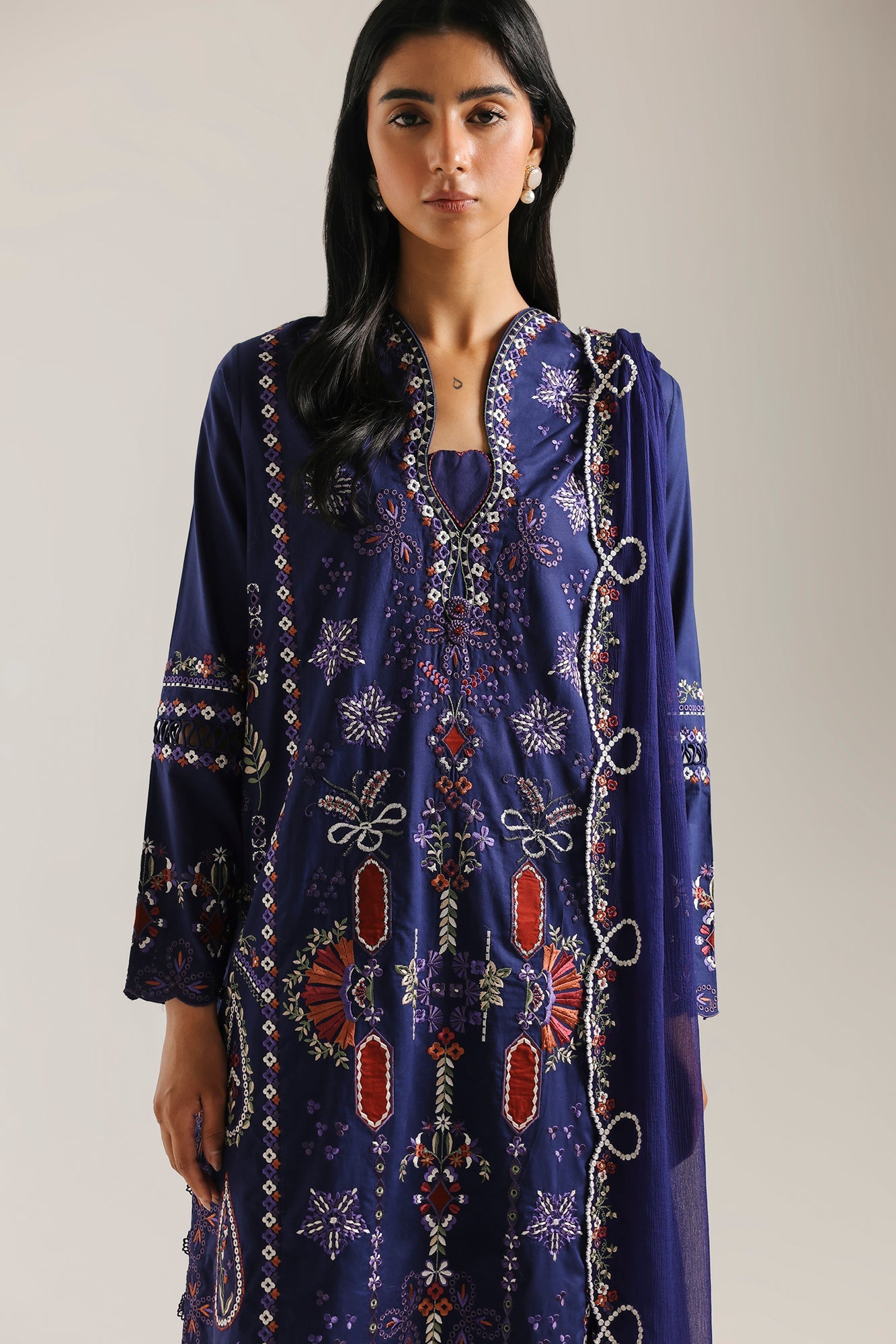 EMBROIDERED SUIT (E4608/103/623)