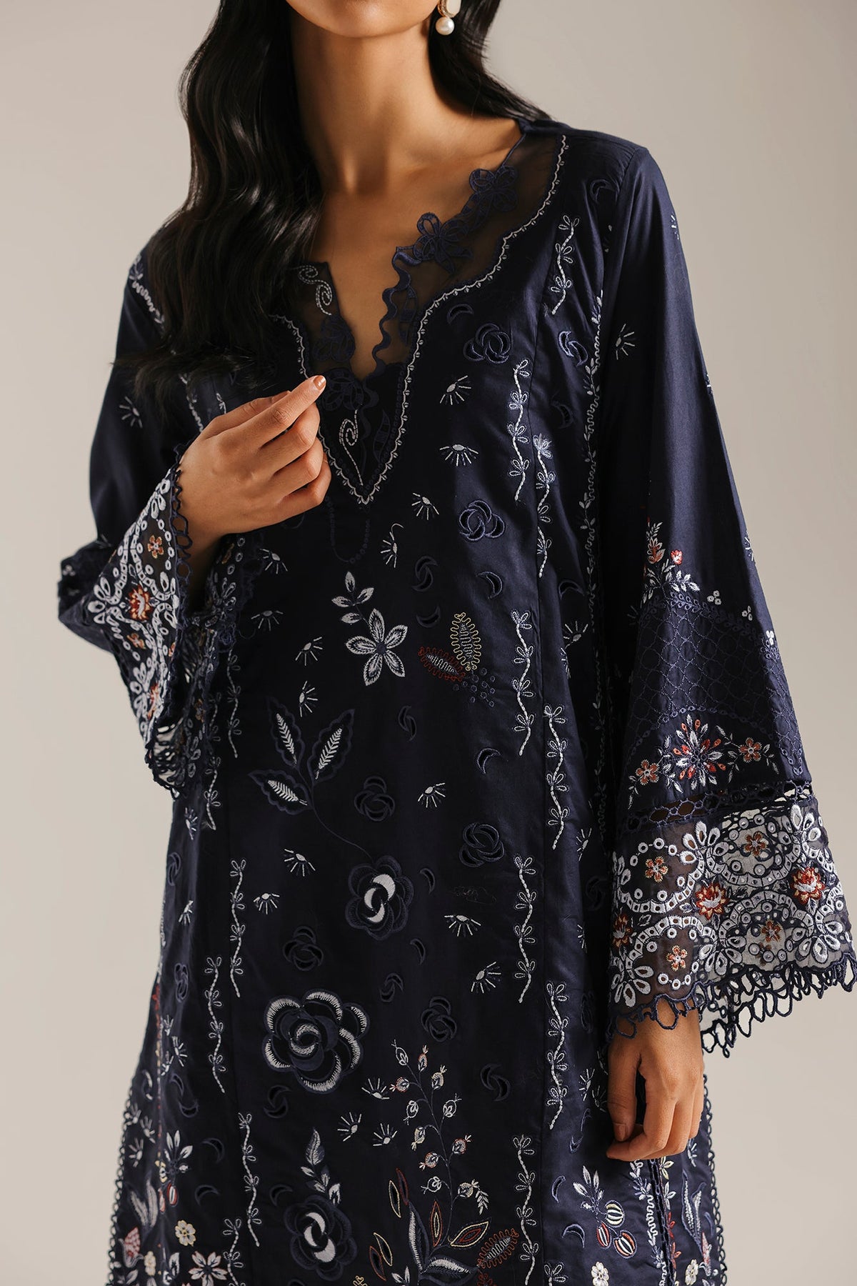 EMBROIDERED SUIT (E4612/103/618)