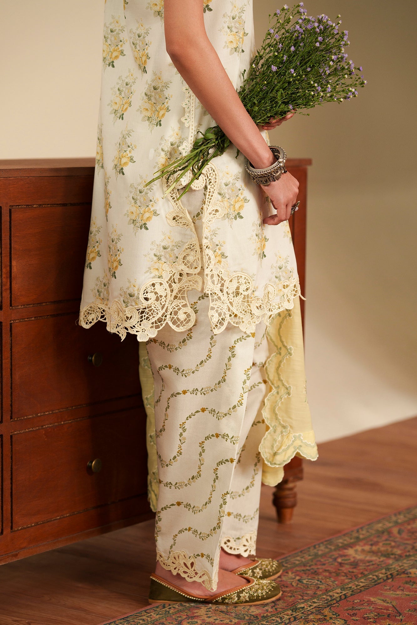 EMBROIDERED SUIT (E4620/103/005)
