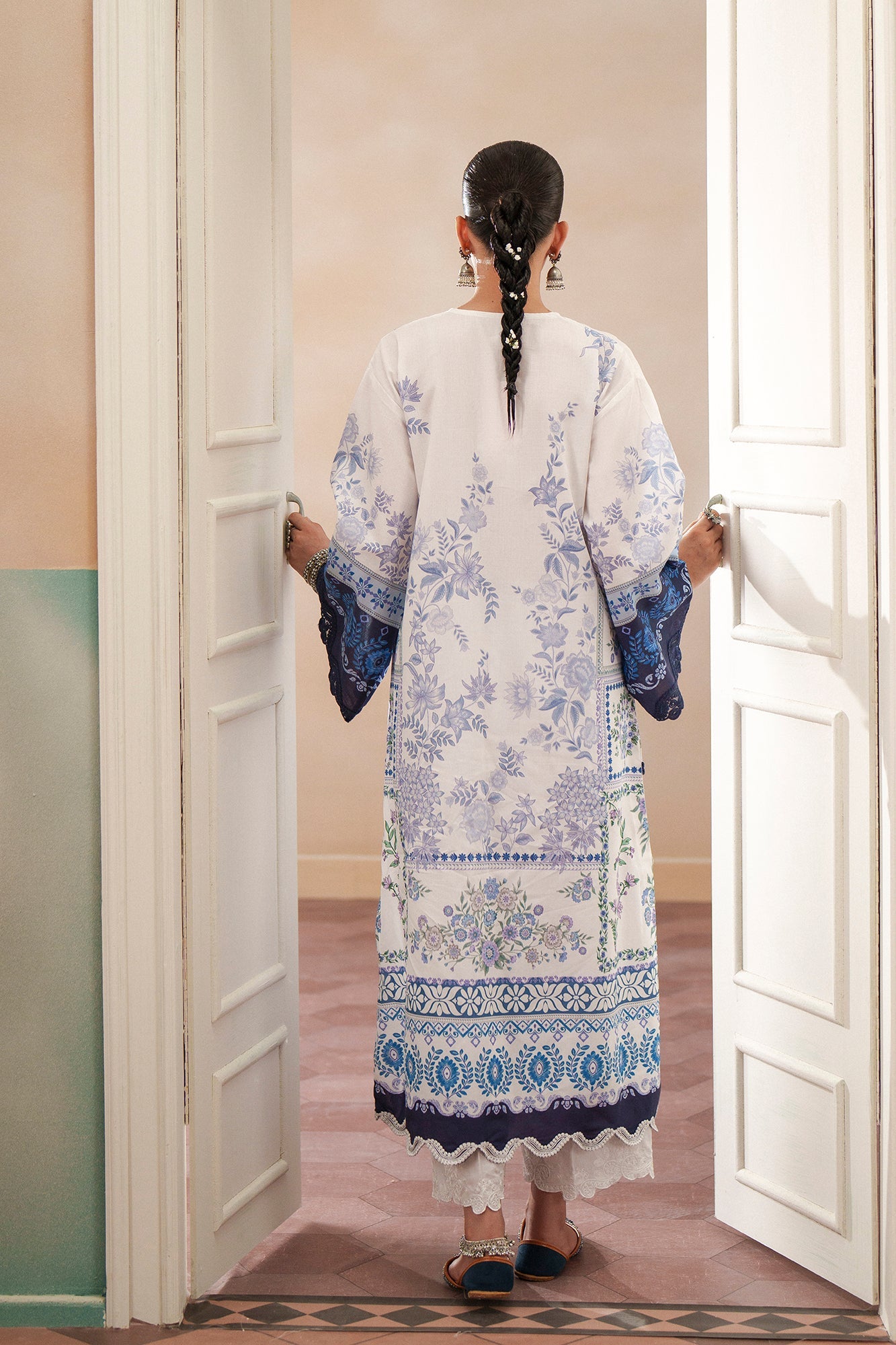 EMBROIDERED SUIT (E4625/103/001)