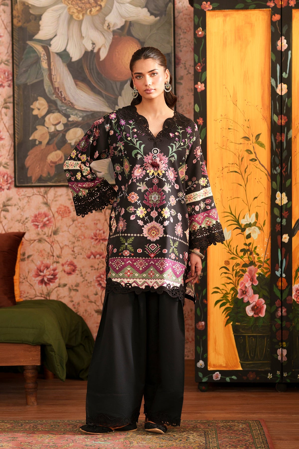 EMBROIDERED SUIT (E4628/103/901)