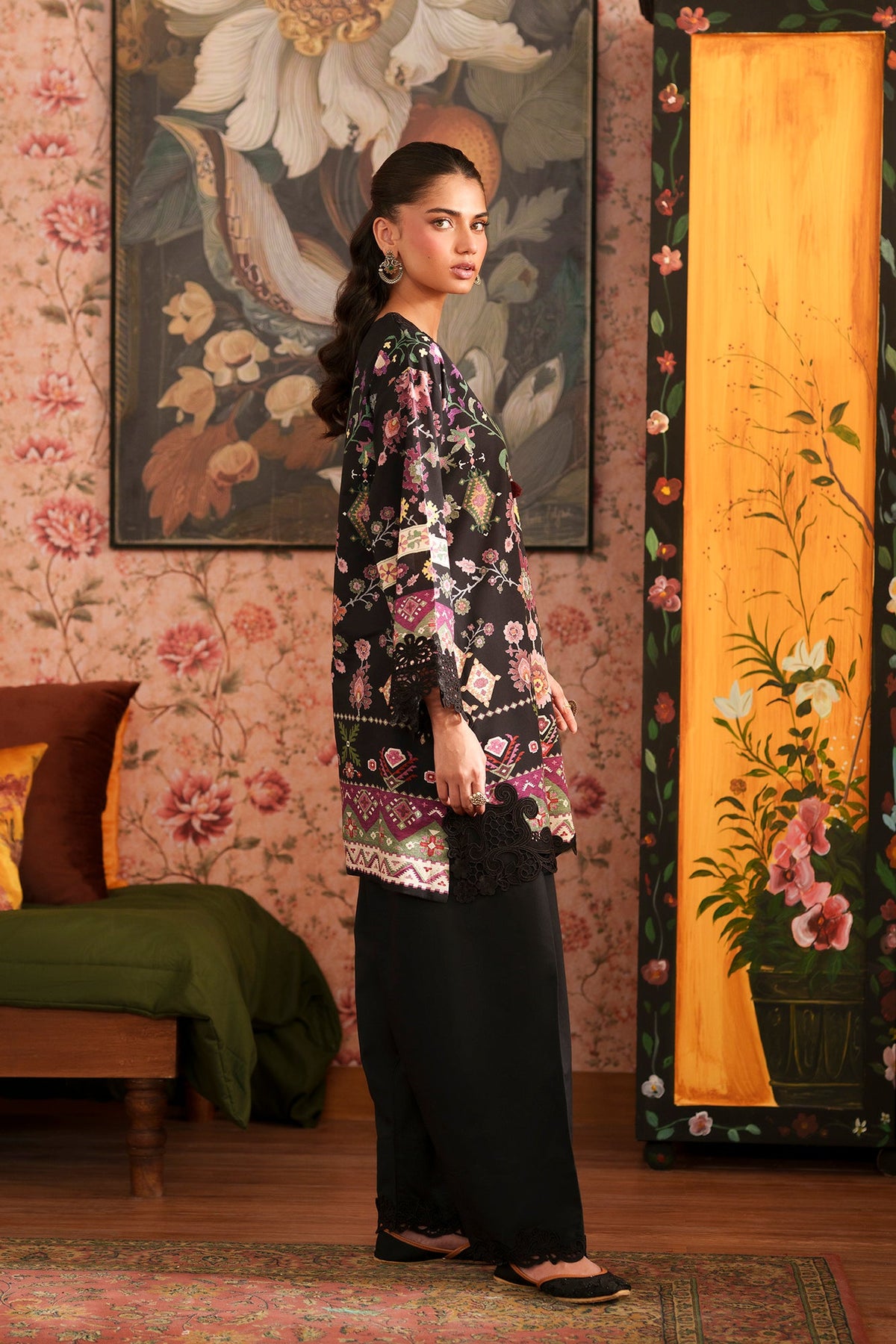 EMBROIDERED SUIT (E4628/103/901)