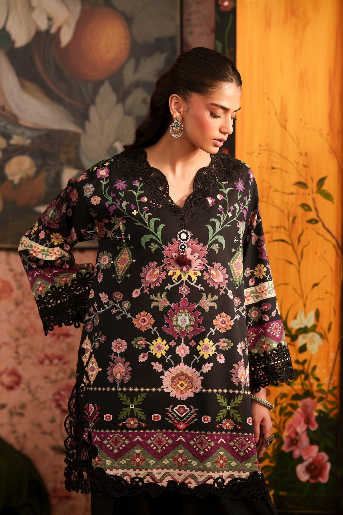 EMBROIDERED SUIT (E4628/103/901)