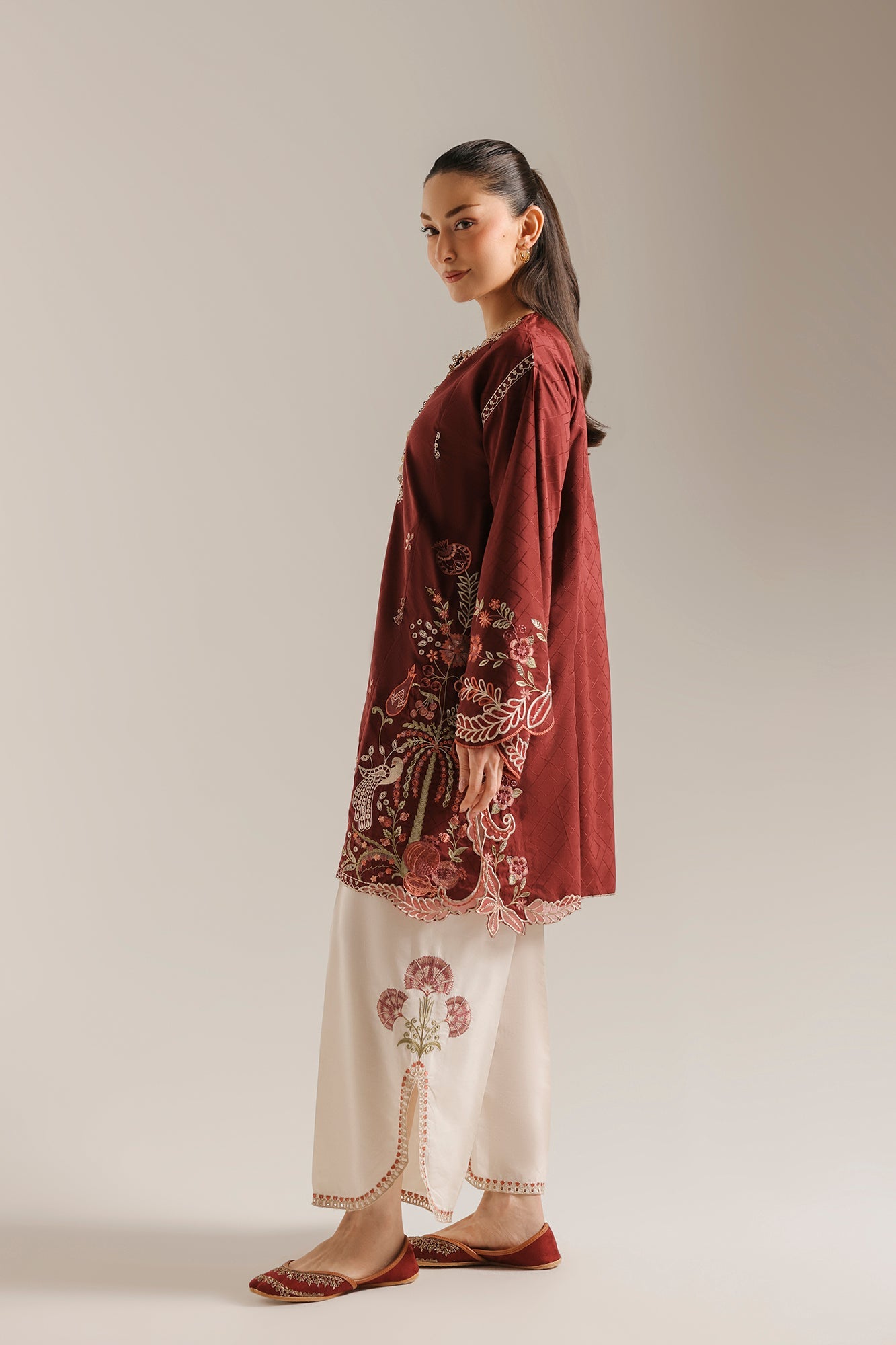 EMBROIDERED SUIT (E4630/103/304)