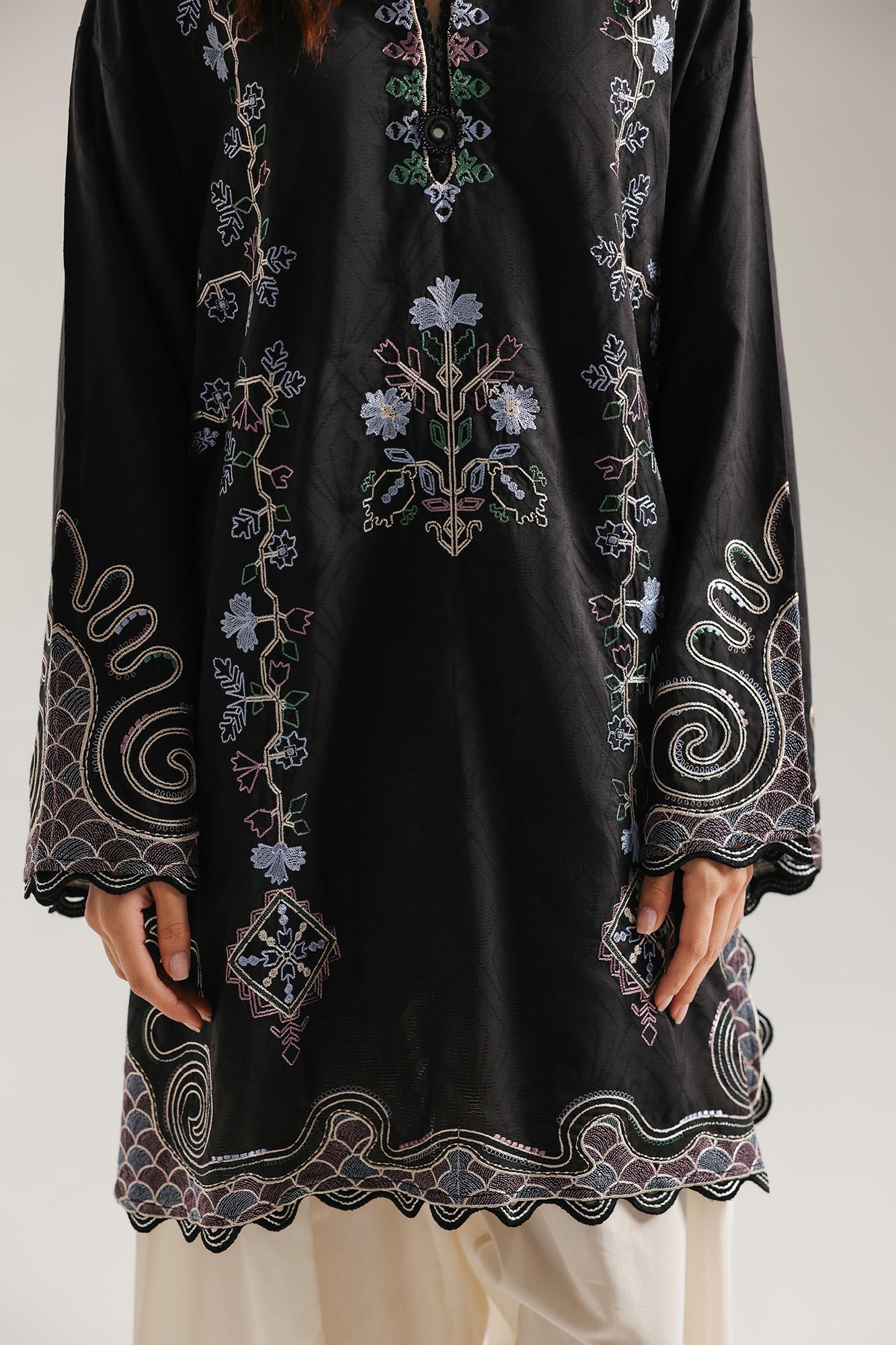 EMBROIDERED SUIT (E4631/103/901)