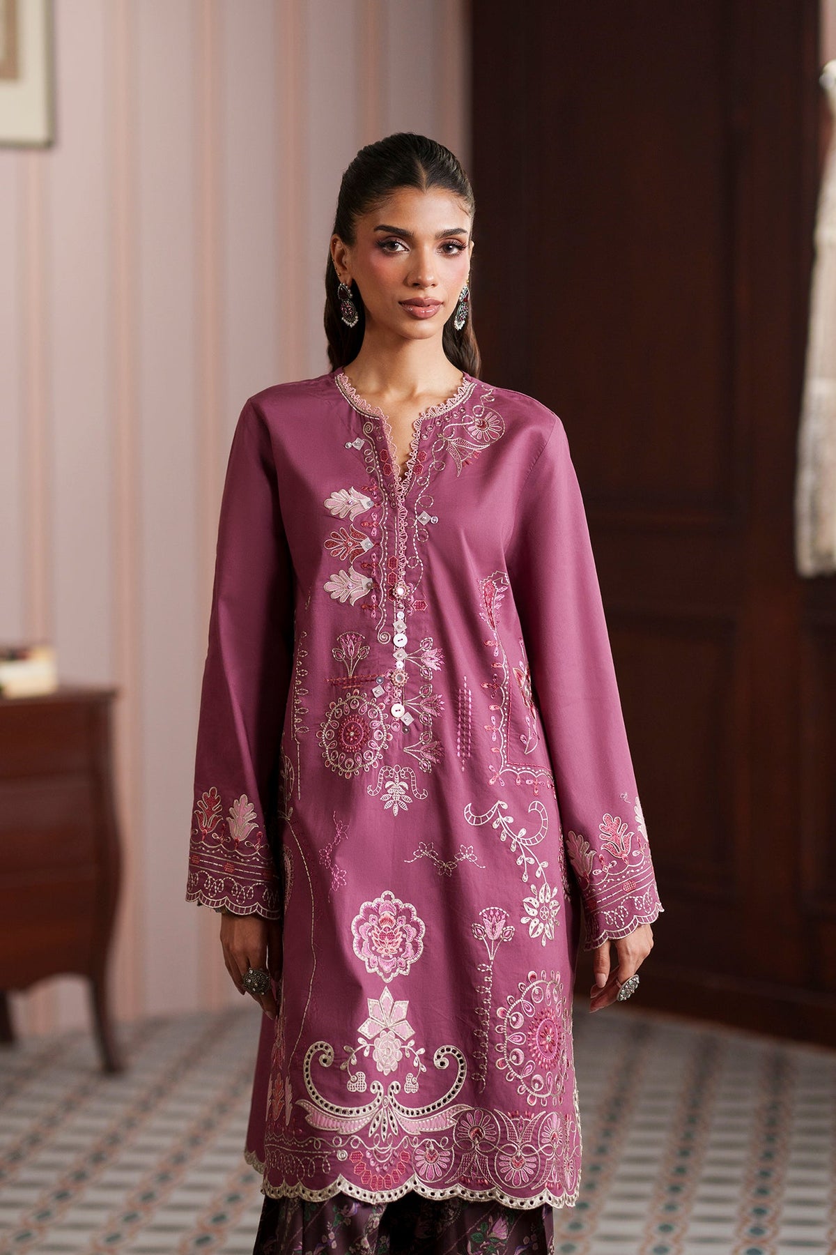 EMBROIDERED SUIT (E4635/103/527)