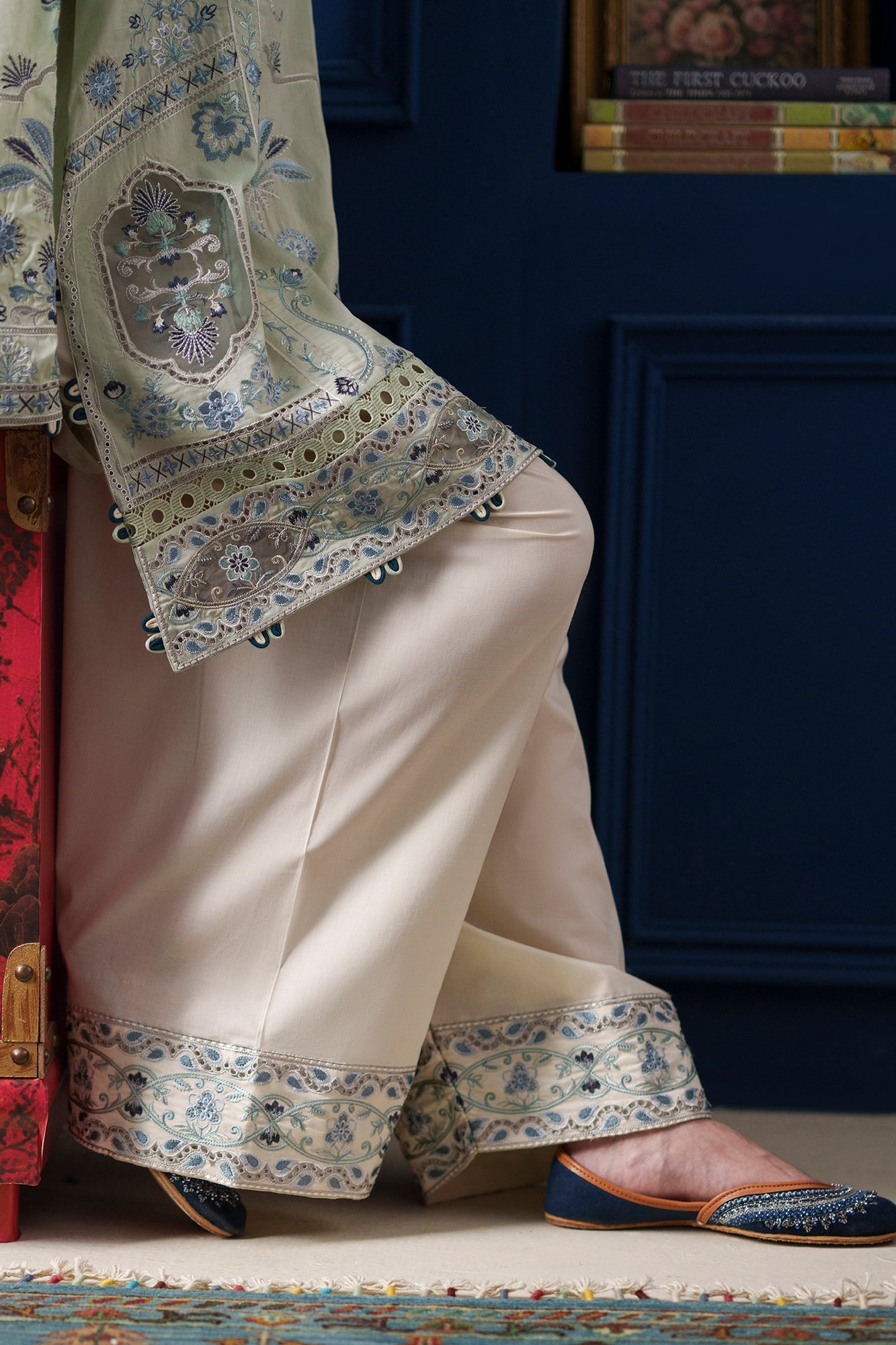 EMBROIDERED SUIT (E4639/103/720)
