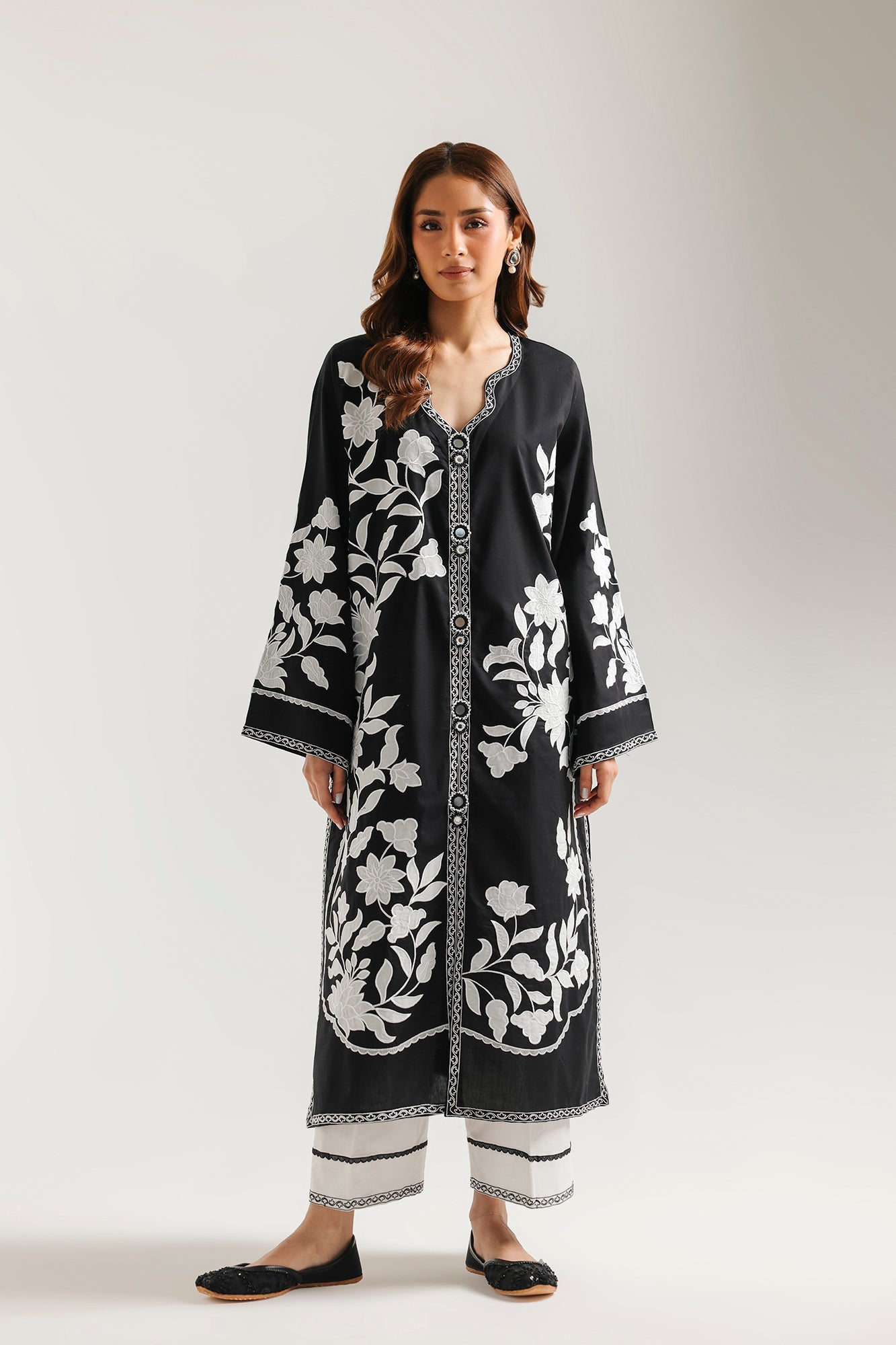 EMBROIDERED SUIT (E4642/103/902)