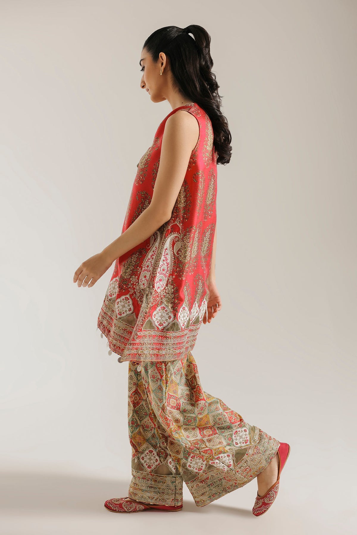 EMBROIDERED SUIT (E4700/103/406)