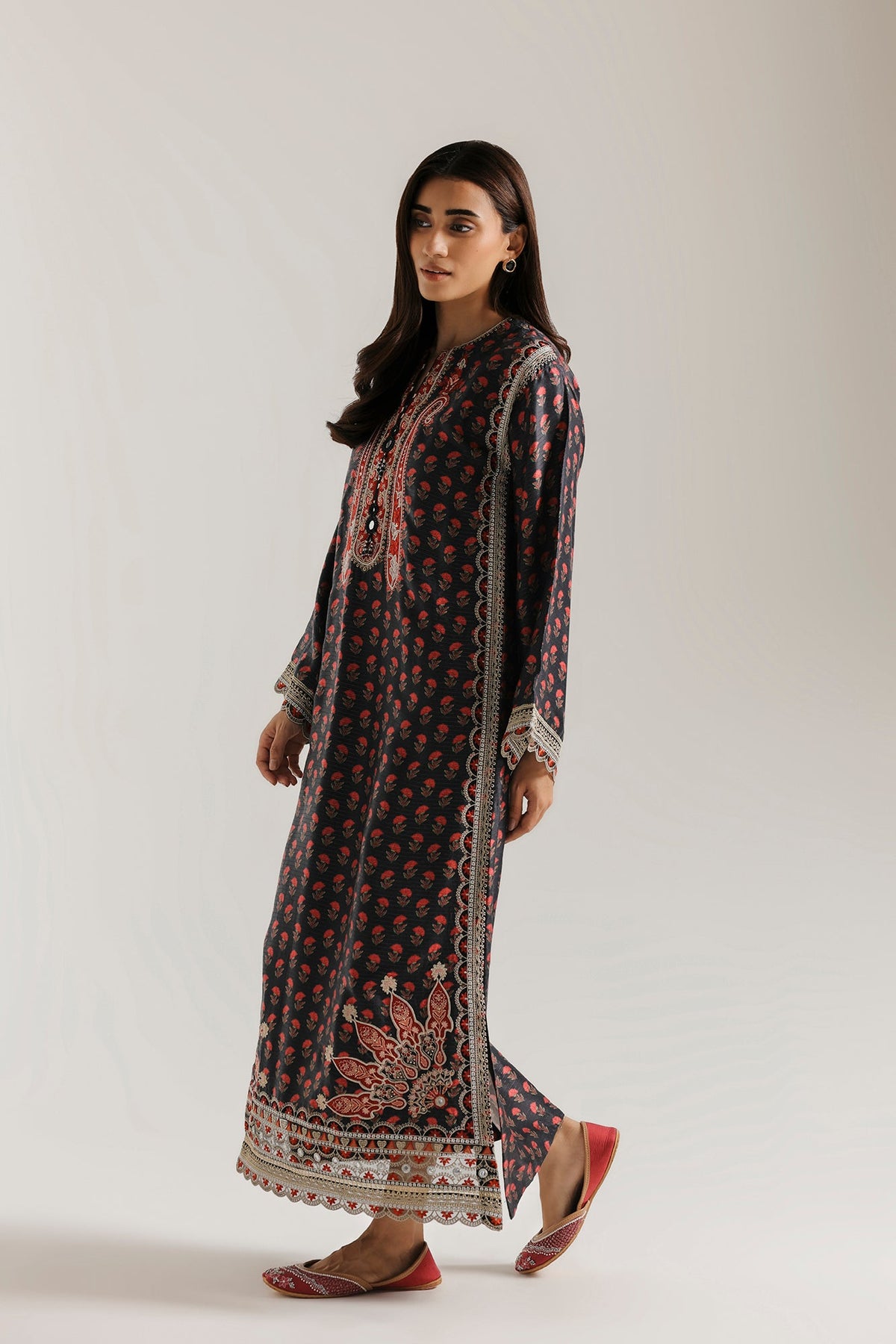 EMBROIDERED KAFTAN (E4703/103/902)