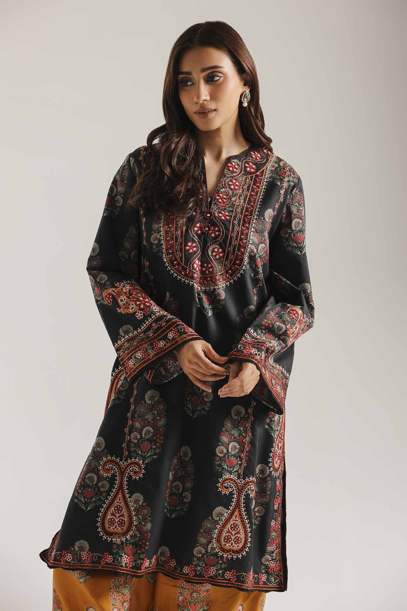 EMBROIDERED SUIT (E4719/103/901)
