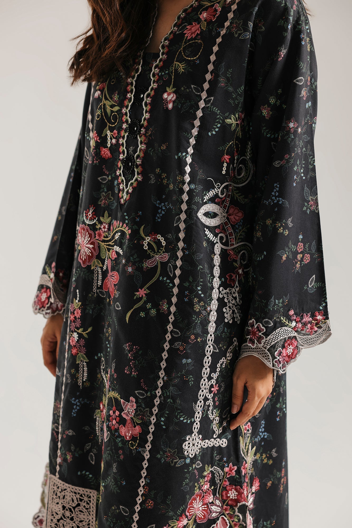 EMBROIDERED SUIT (E4721/103/902)