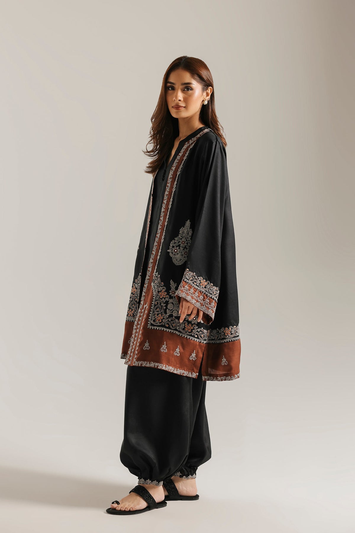 EMBROIDERED SUIT (E4731-103-902)