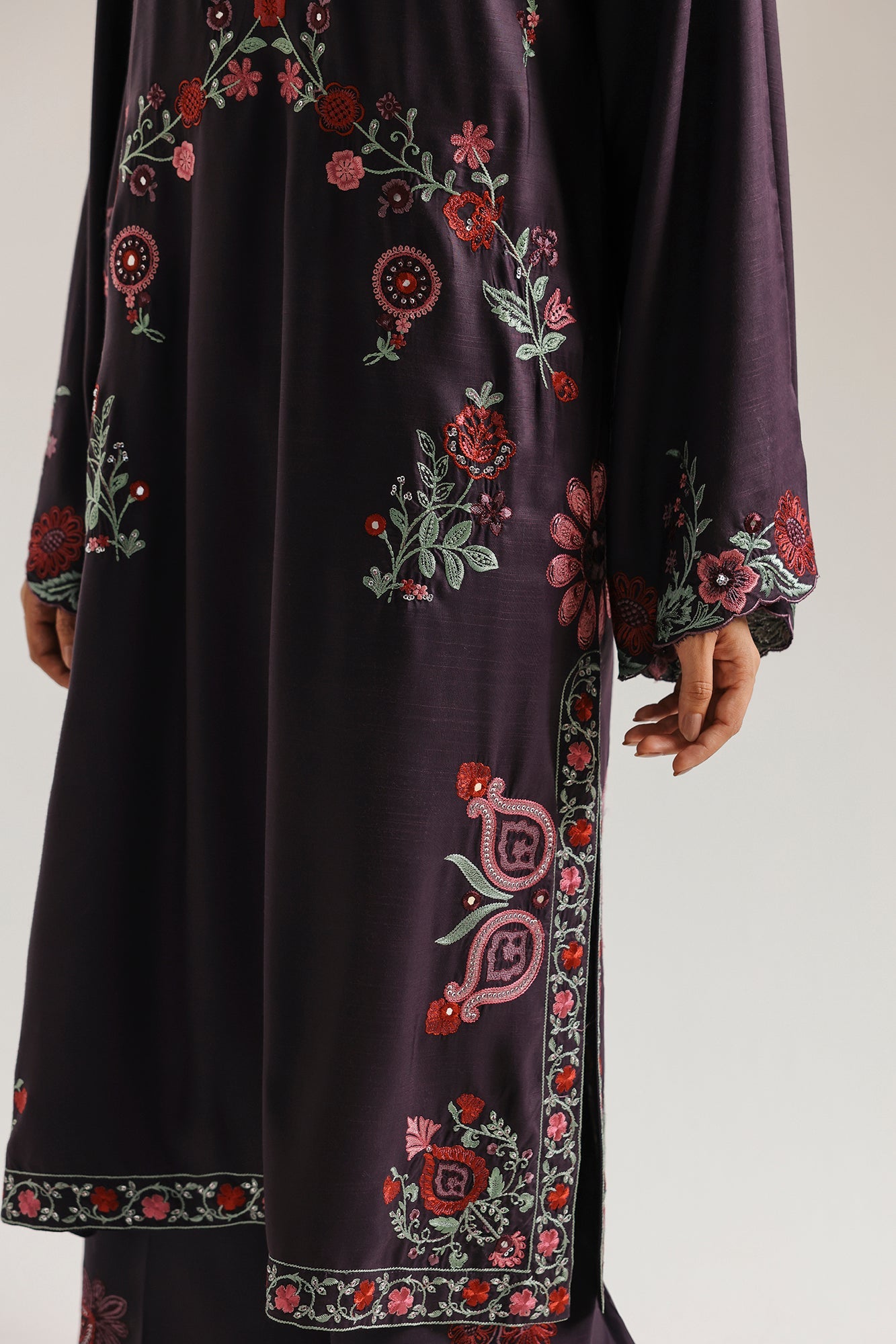 EMBROIDERED SUIT (E4742/103/503)