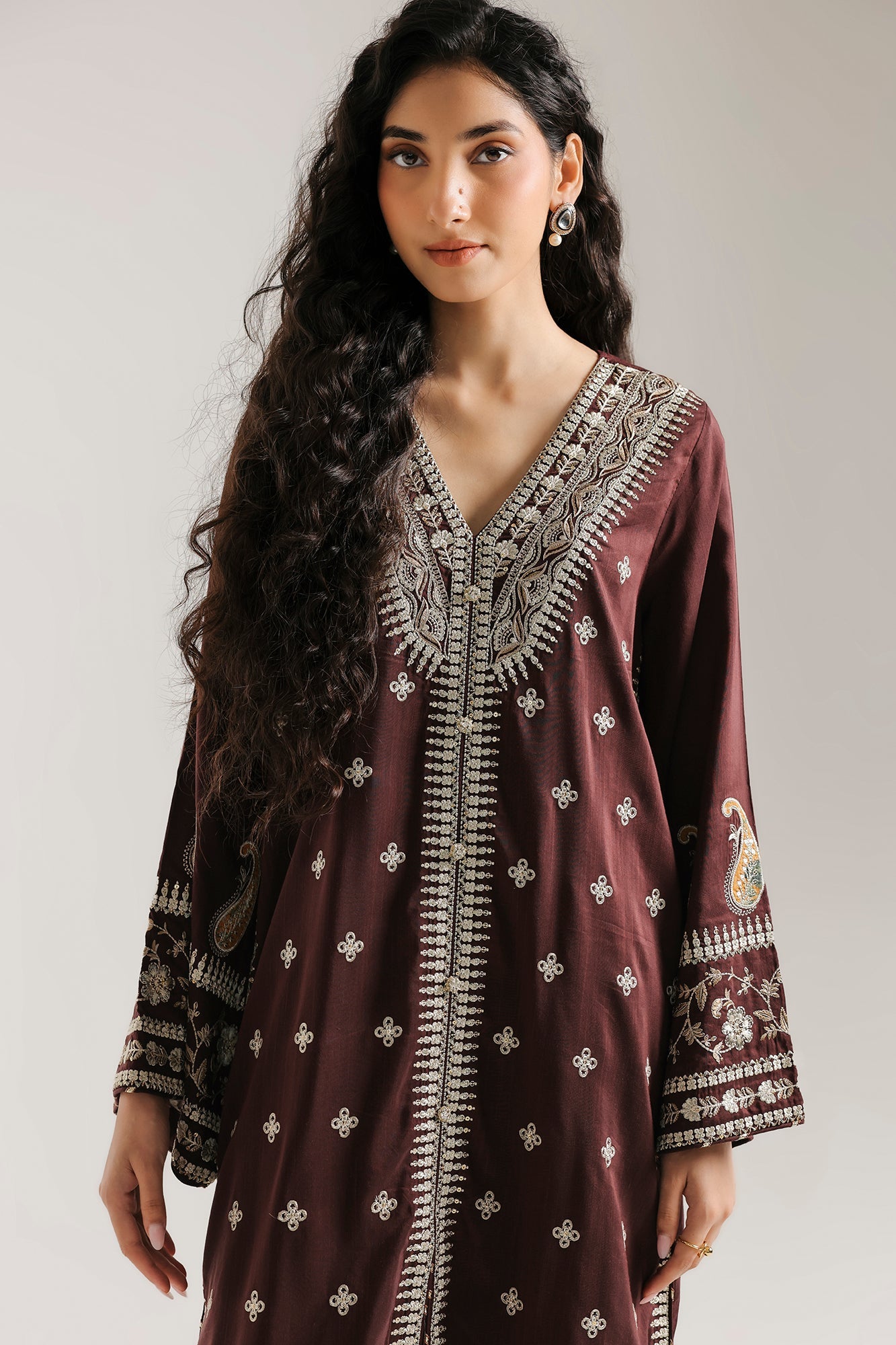 EMBROIDERED SUIT (E4745-103-317)