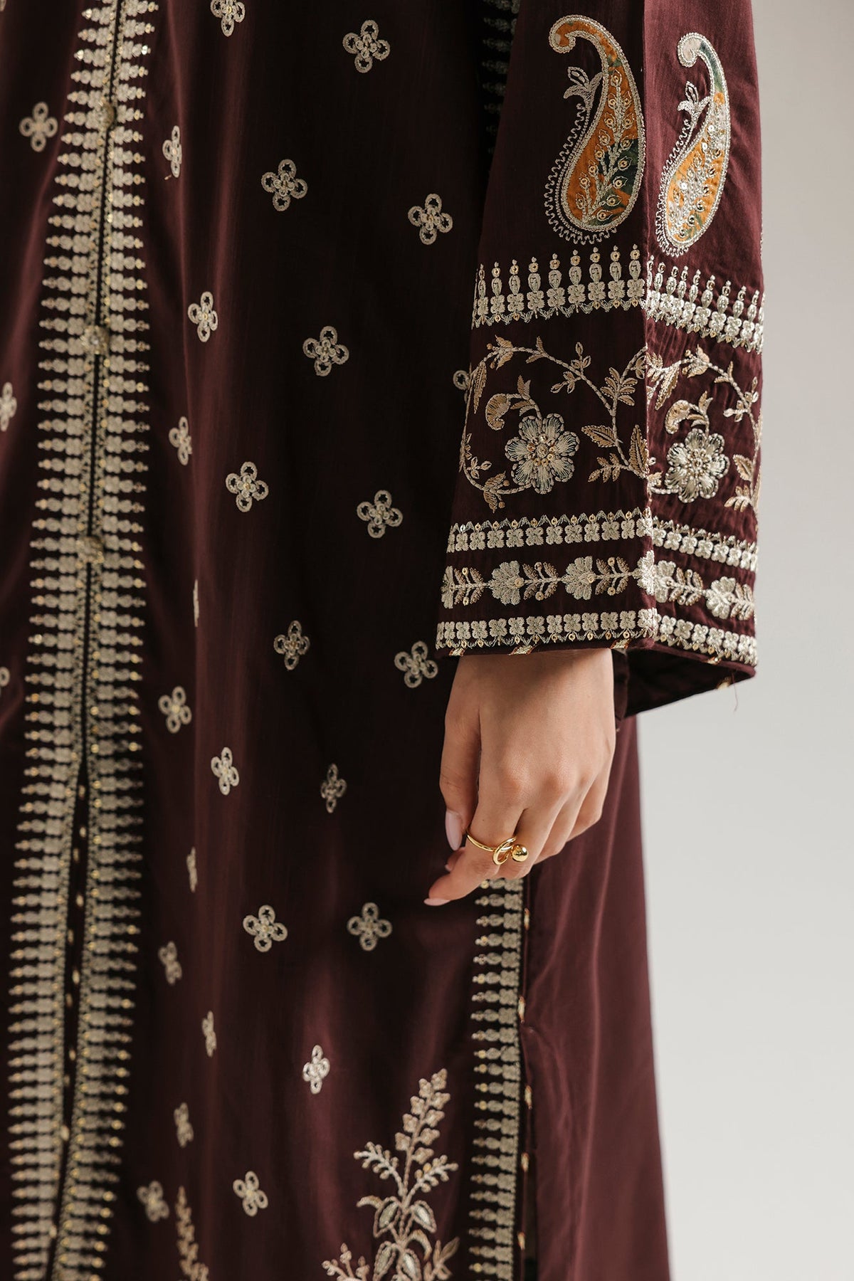 EMBROIDERED SUIT (E4745-103-317)