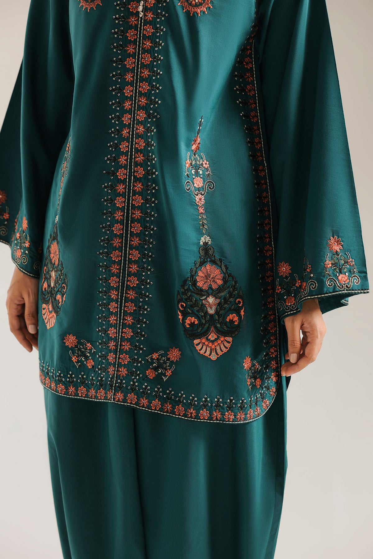 EMBROIDERED SUIT (E4747-103-706)