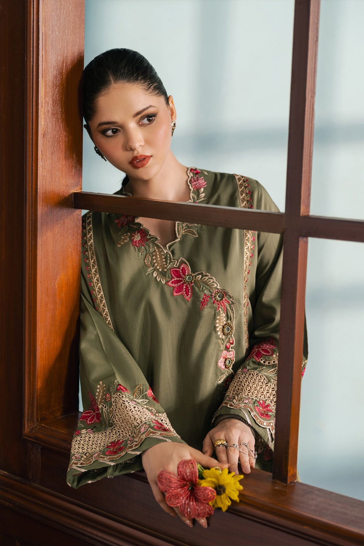 EMBROIDERED SUIT (E4748-103-121)