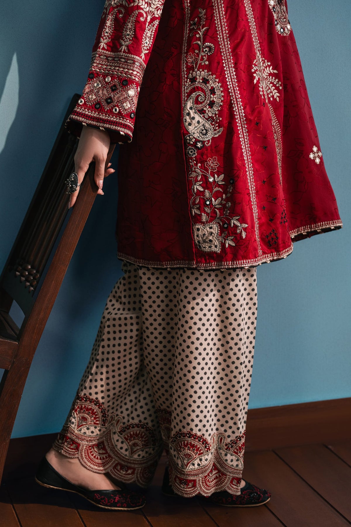EMBROIDERED SUIT (E4752-103-415)