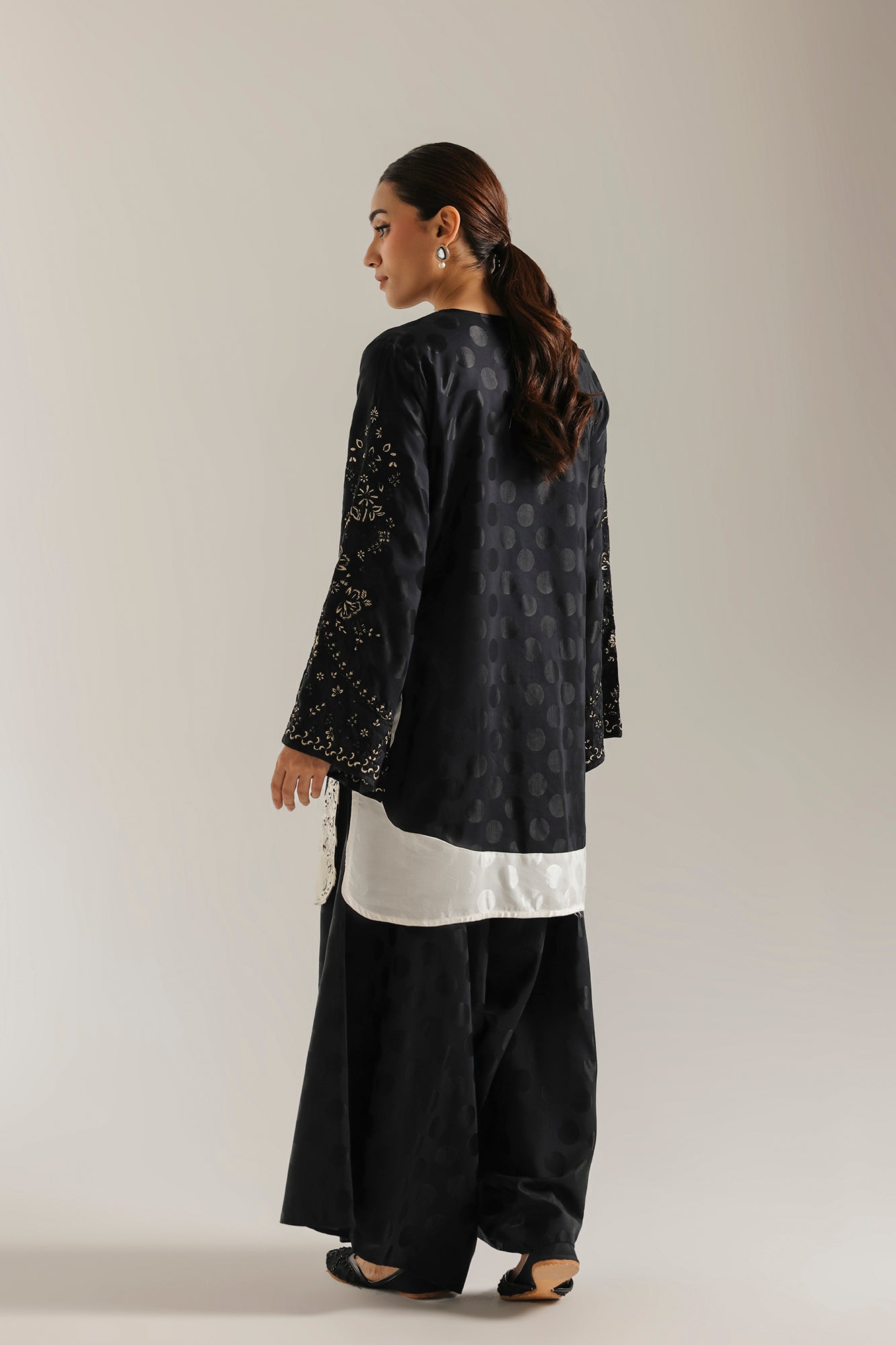EMBROIDERED SUIT (E4759/103/901)