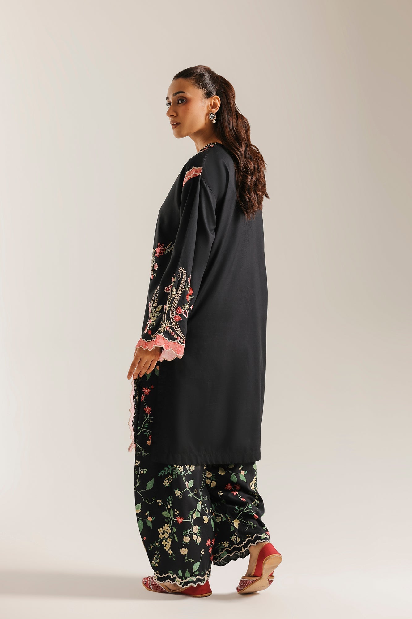 EMBROIDERED SUIT (E4763/103/901)