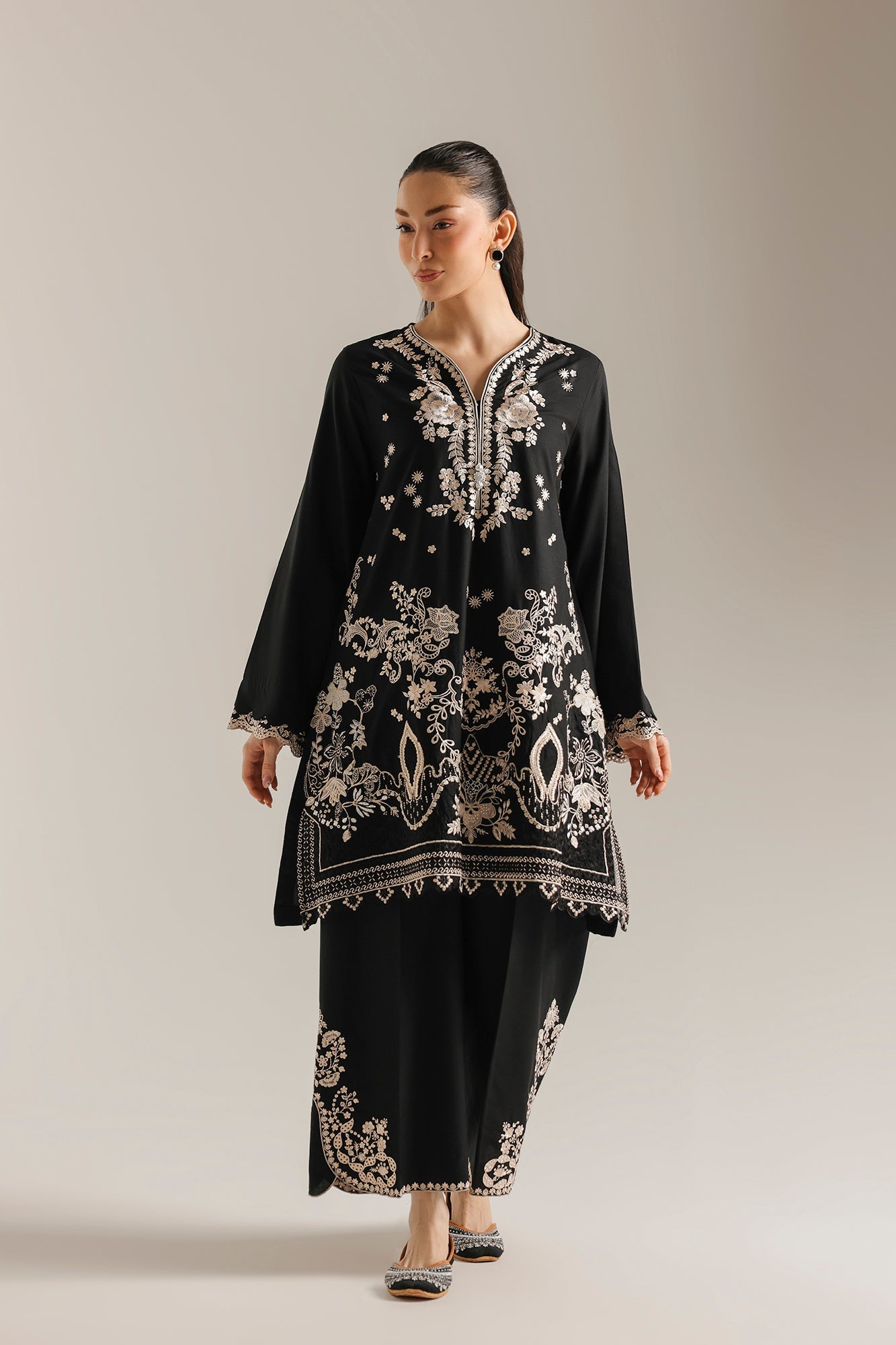 EMBROIDERED SUIT (E4764-103-901)